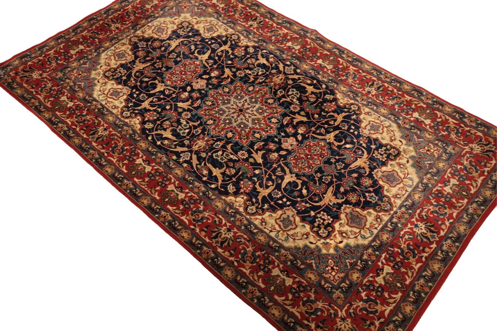 20th Century Isfahan Antique rug - 3'5
