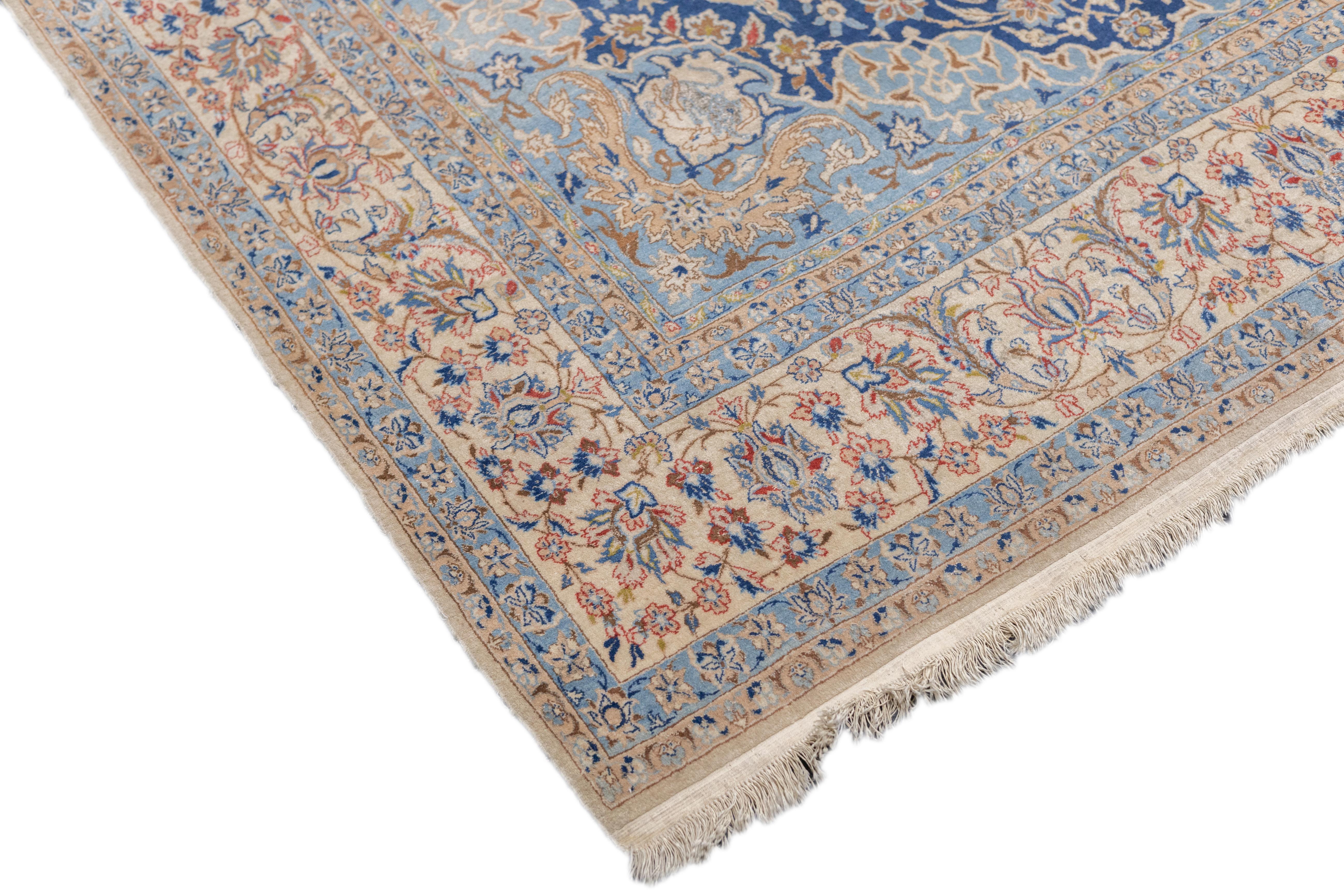 Isfahan Extremely Fine Wool & Silk Foundation. Signierter Teppich 5'3'' x 9'2'' (Persisch) im Angebot