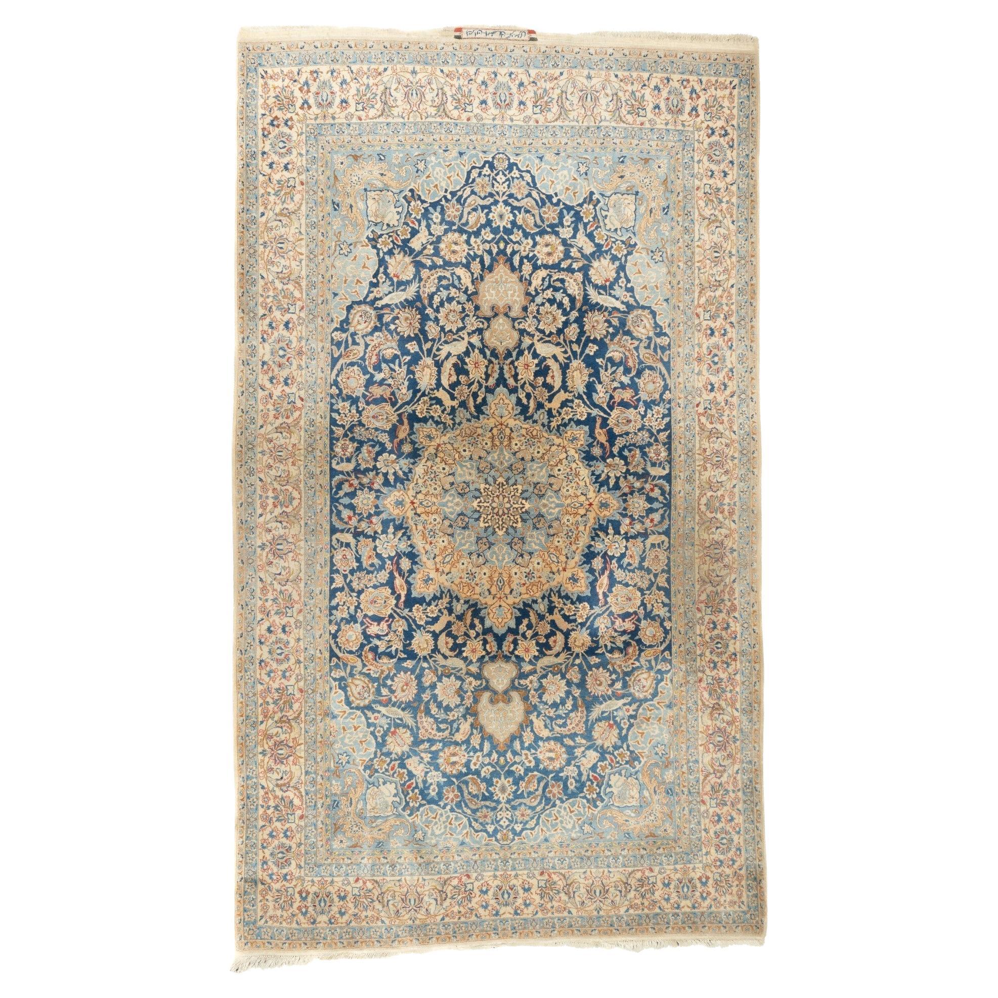 Fondation Isfahan pour la laine et la soie extrêmement fines. Tapis signé 5'3'' x 9'2''