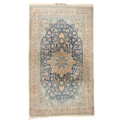 Isfahan Extremely Fine Wool & Silk Foundation. Signierter Teppich 5'3'' x 9'2''