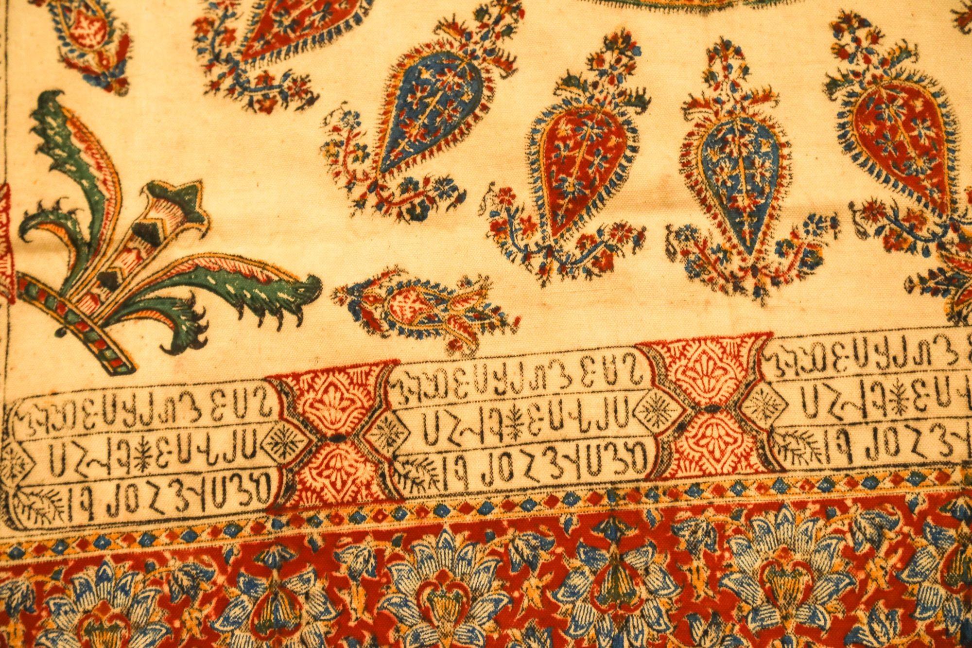 Isfahan Ghalamkar Persian Paisley Textile Block Printed 1950s Bon état - En vente à North Hollywood, CA