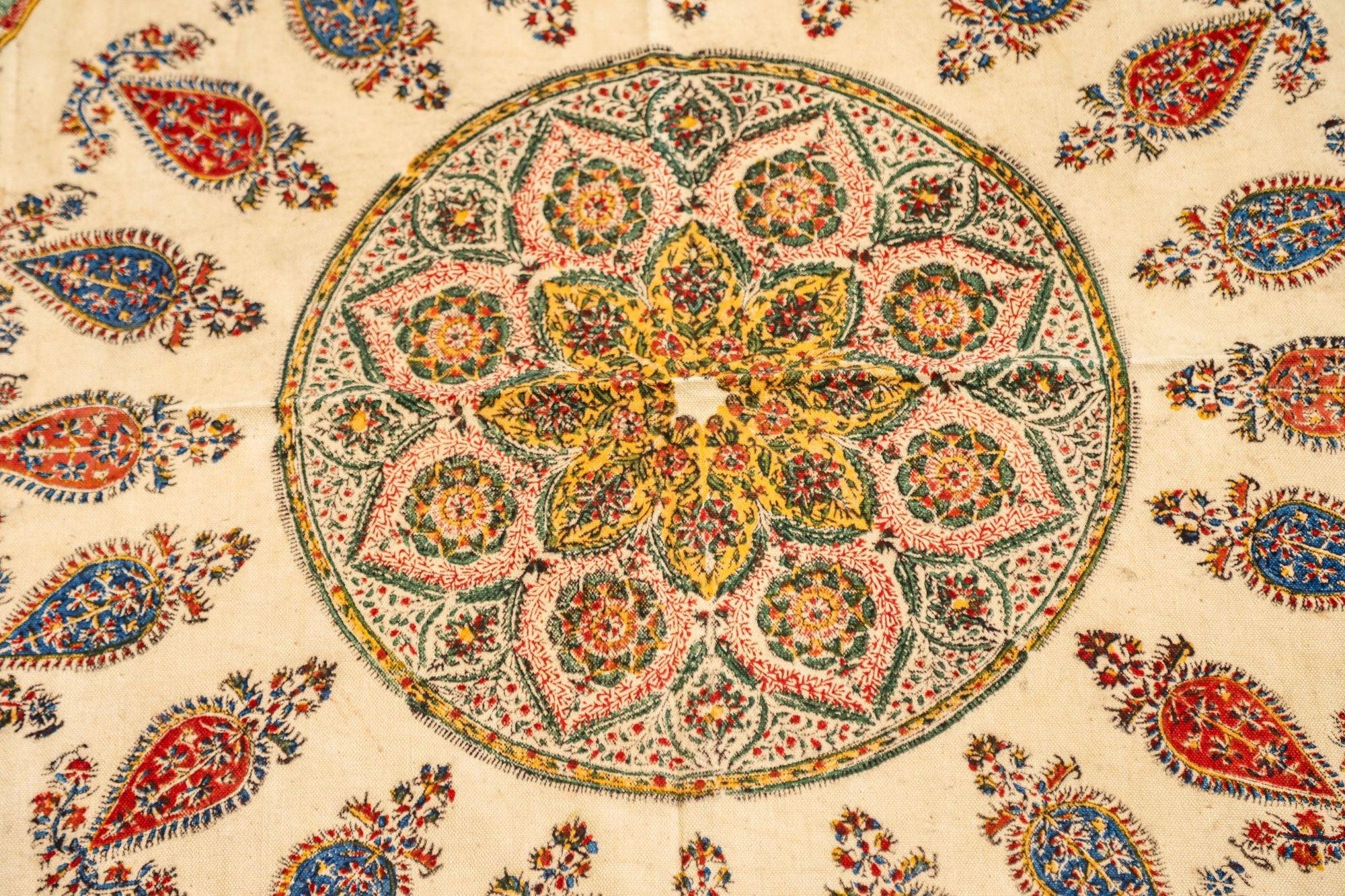 20ième siècle Isfahan Ghalamkar Persian Paisley Textile Block Printed 1950s en vente