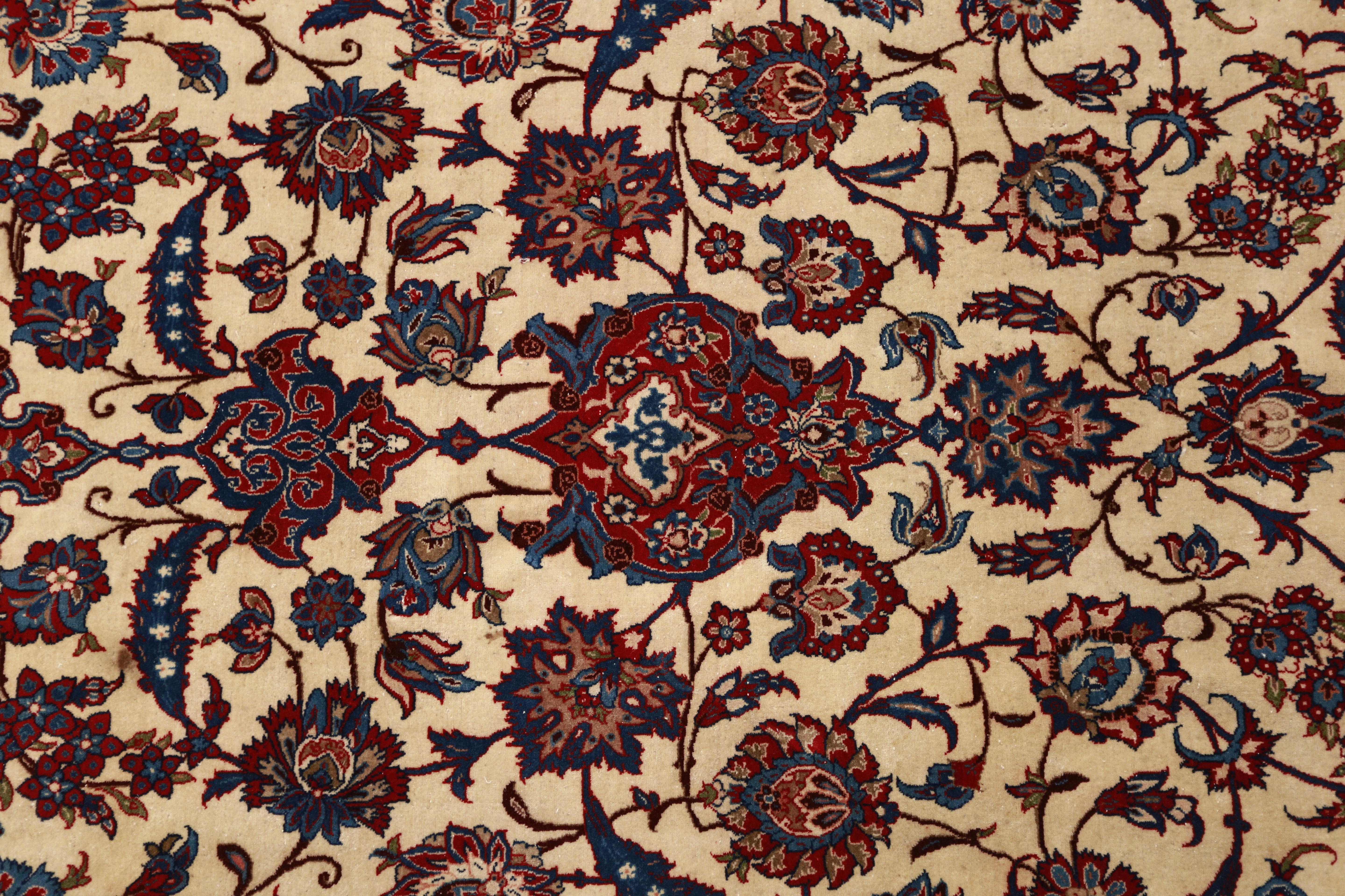 Isfahan Persian carpet 400 X 260 cm million knots per m2 For Sale 1