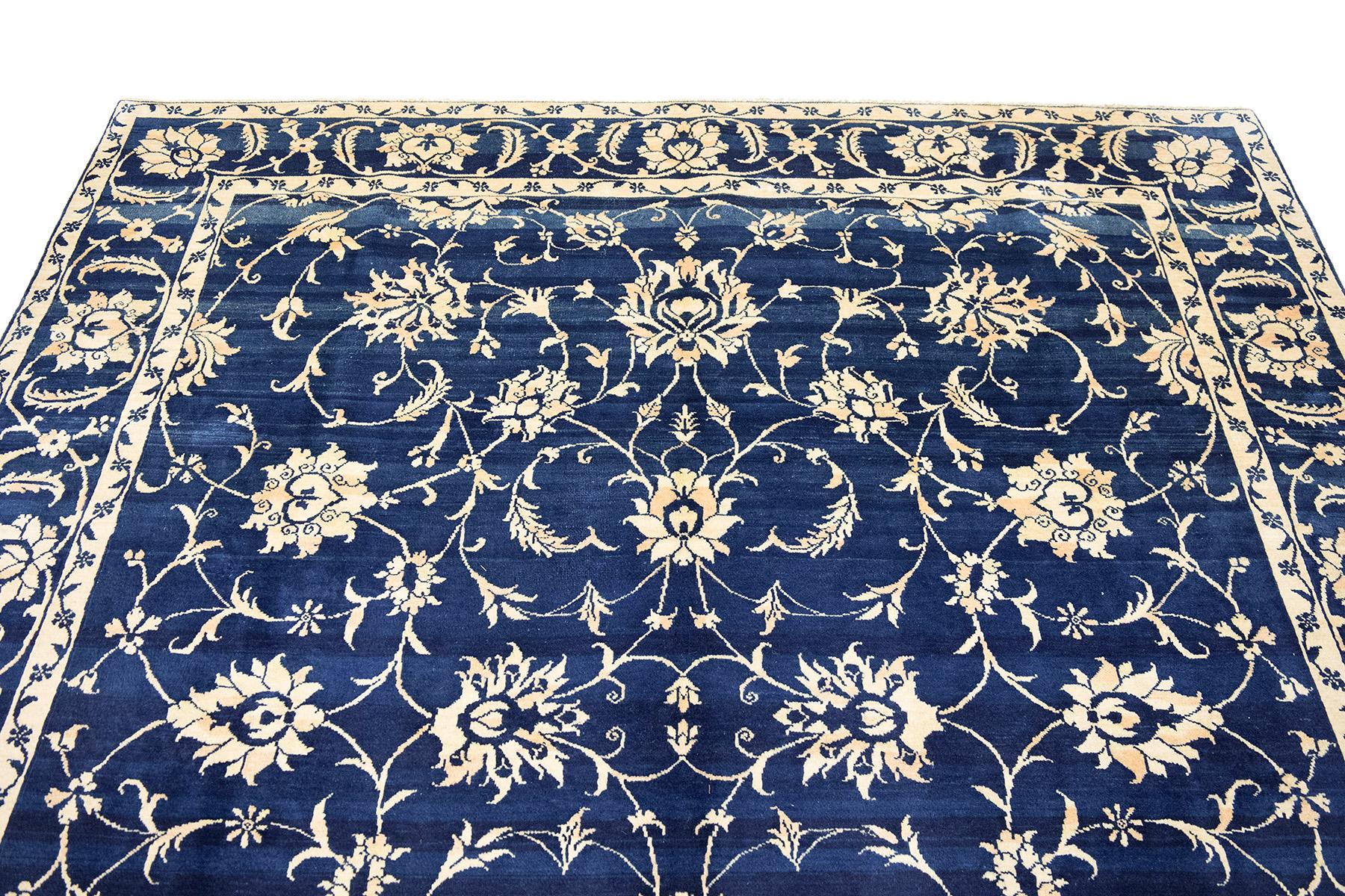 Noué à la main Tapis d'Ispahan (2,8 x 2,4 m, 1990). Détails exquis (noués à la main). en vente