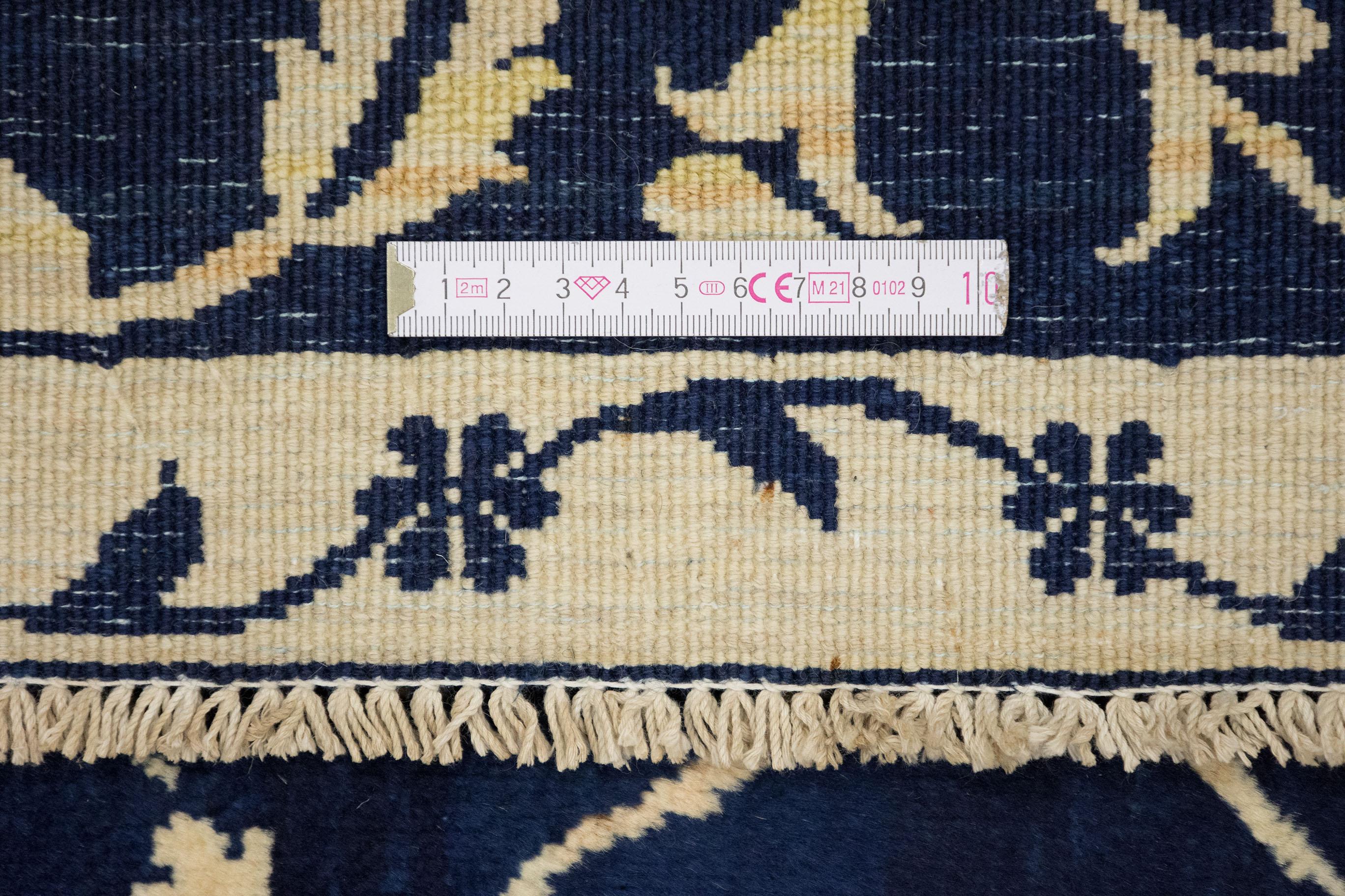 Tapis d'Ispahan (2,8 x 2,4 m, 1990). Détails exquis (noués à la main). en vente 1