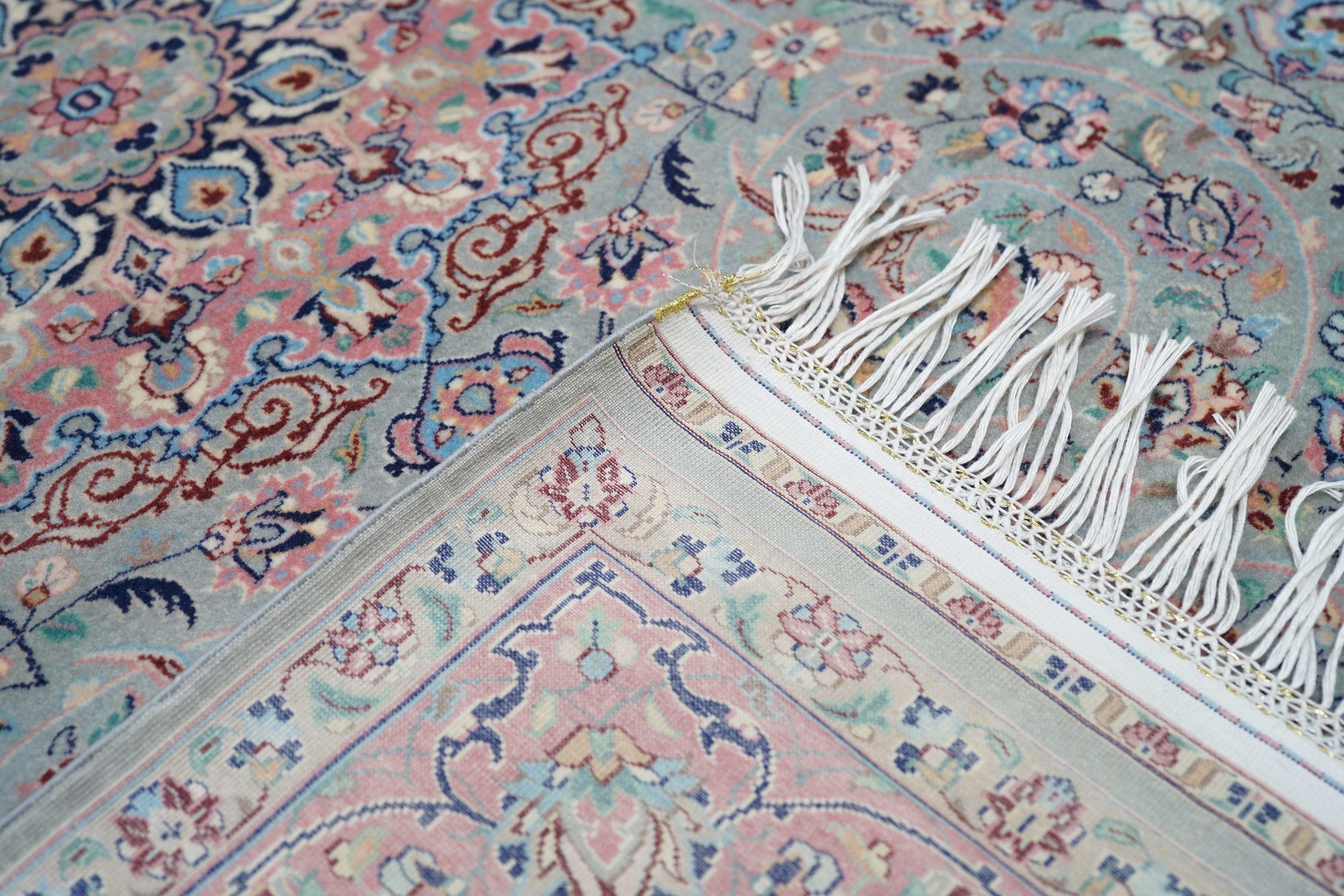 Alfombra Vintage Isfahan 3'4'' x 5'2'' en venta 7