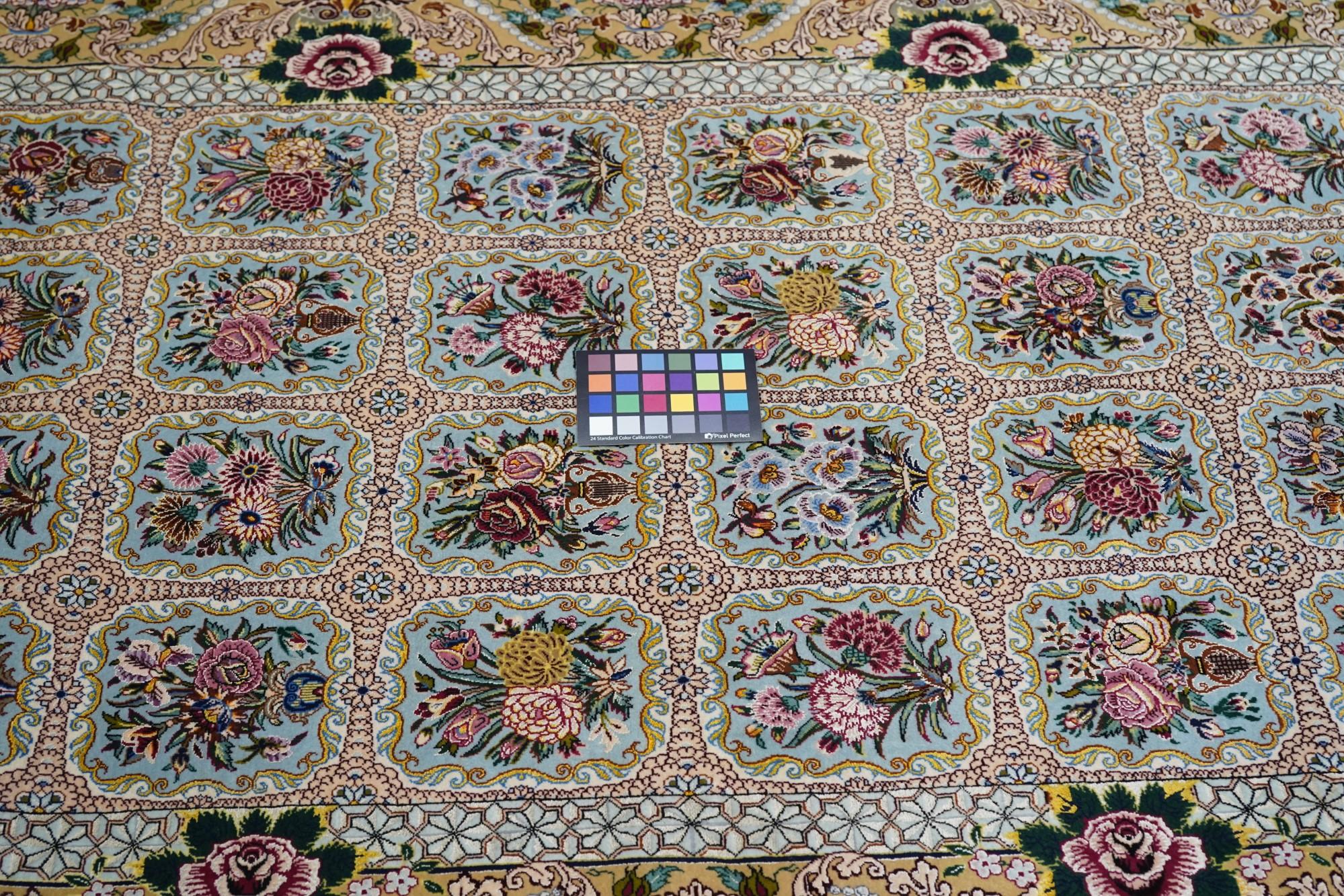Extremely Fine Persian Isfahan Wool and Silk Rug 4'1'' x 6'4'' For Sale 3