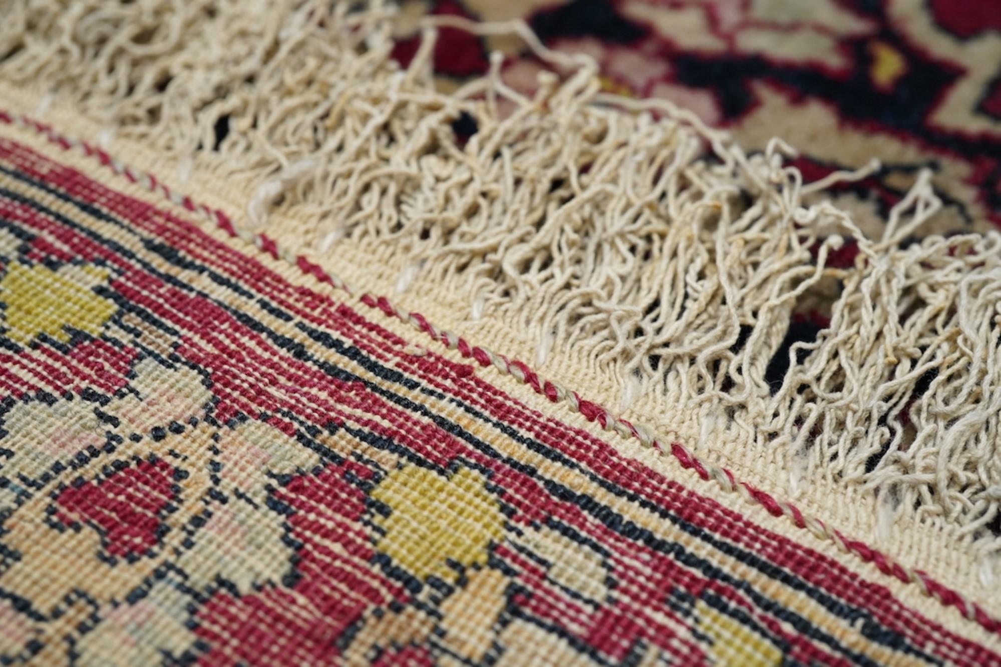 Isfahan-Teppich im Angebot 3