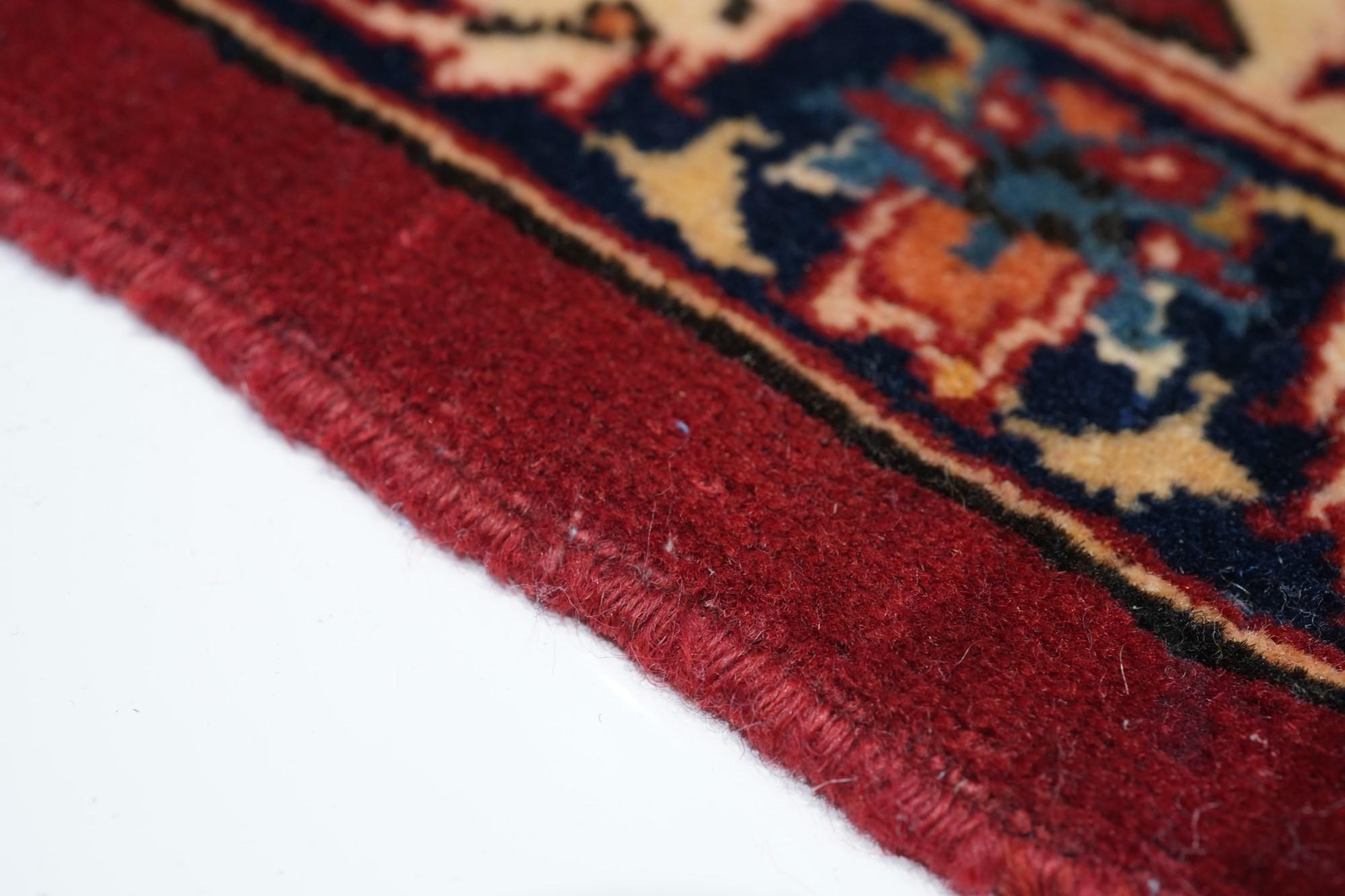 Isfahan Rug In Excellent Condition For Sale In New York, NY