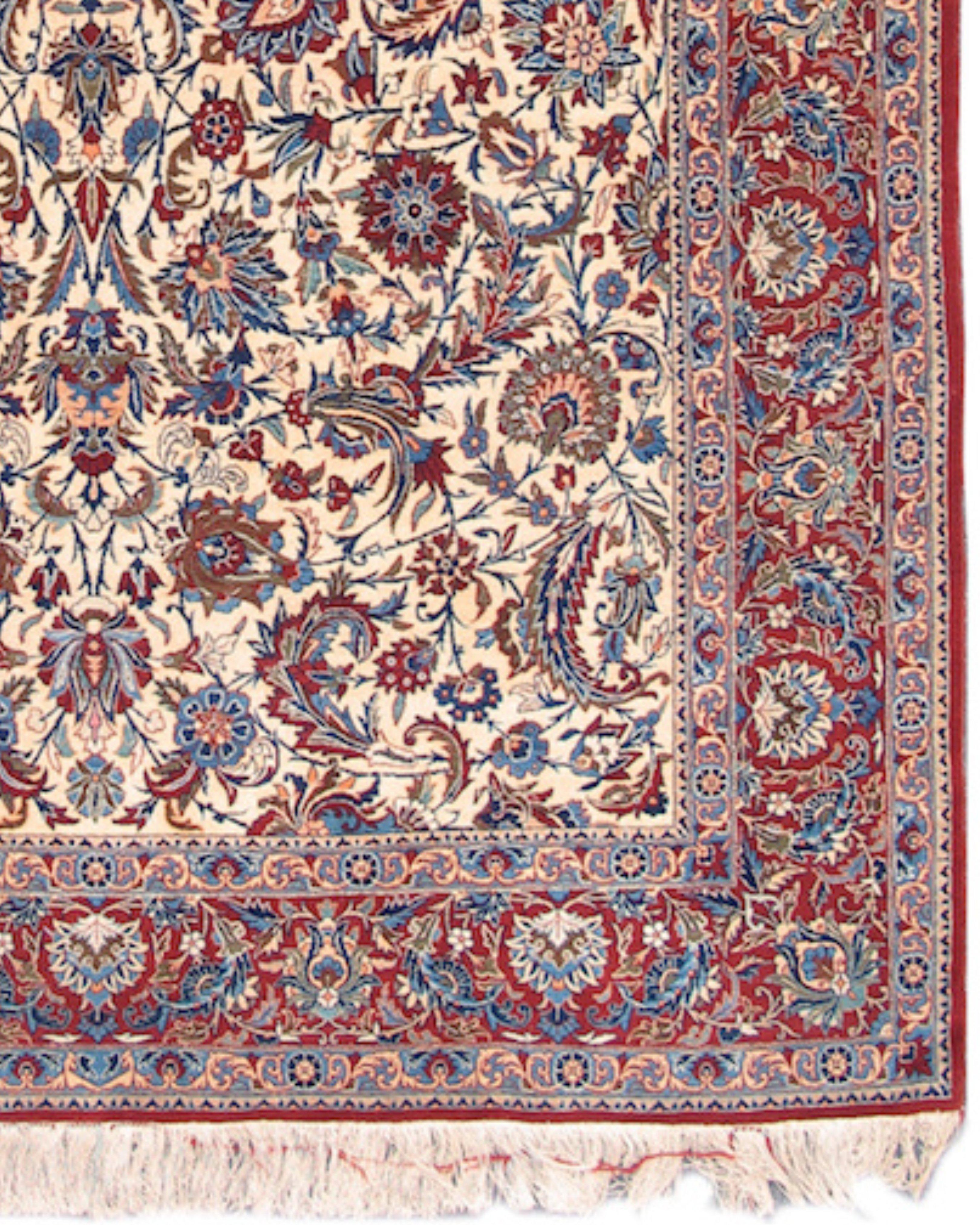 Tapis persan d'Ispahan, milieu du 20e siècle

Base en soie. 600 nœuds par pouce carré.

Informations complémentaires :
Dimensions : 4'10