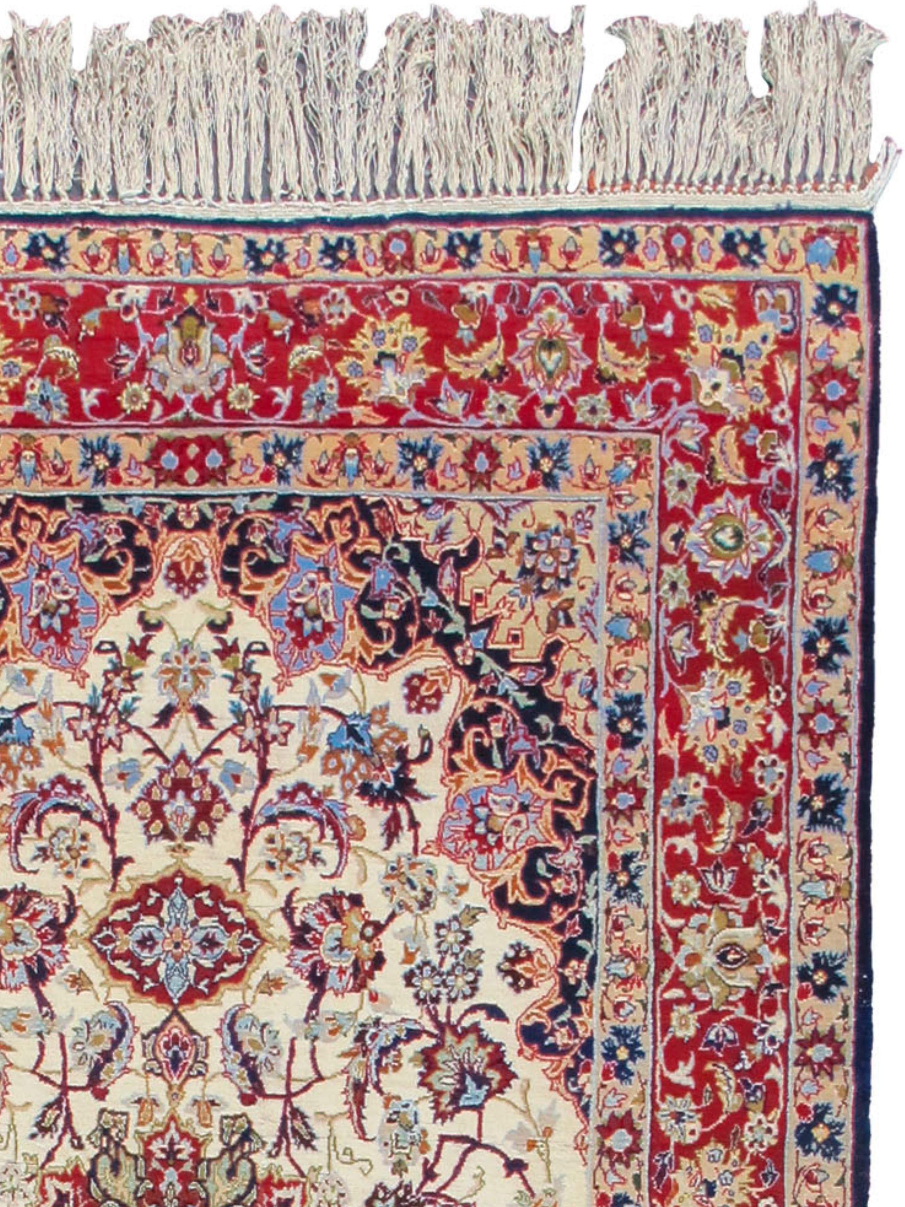 Isfahan-Teppich, Mitte des 20. Jahrhunderts (Handgeknüpft) im Angebot
