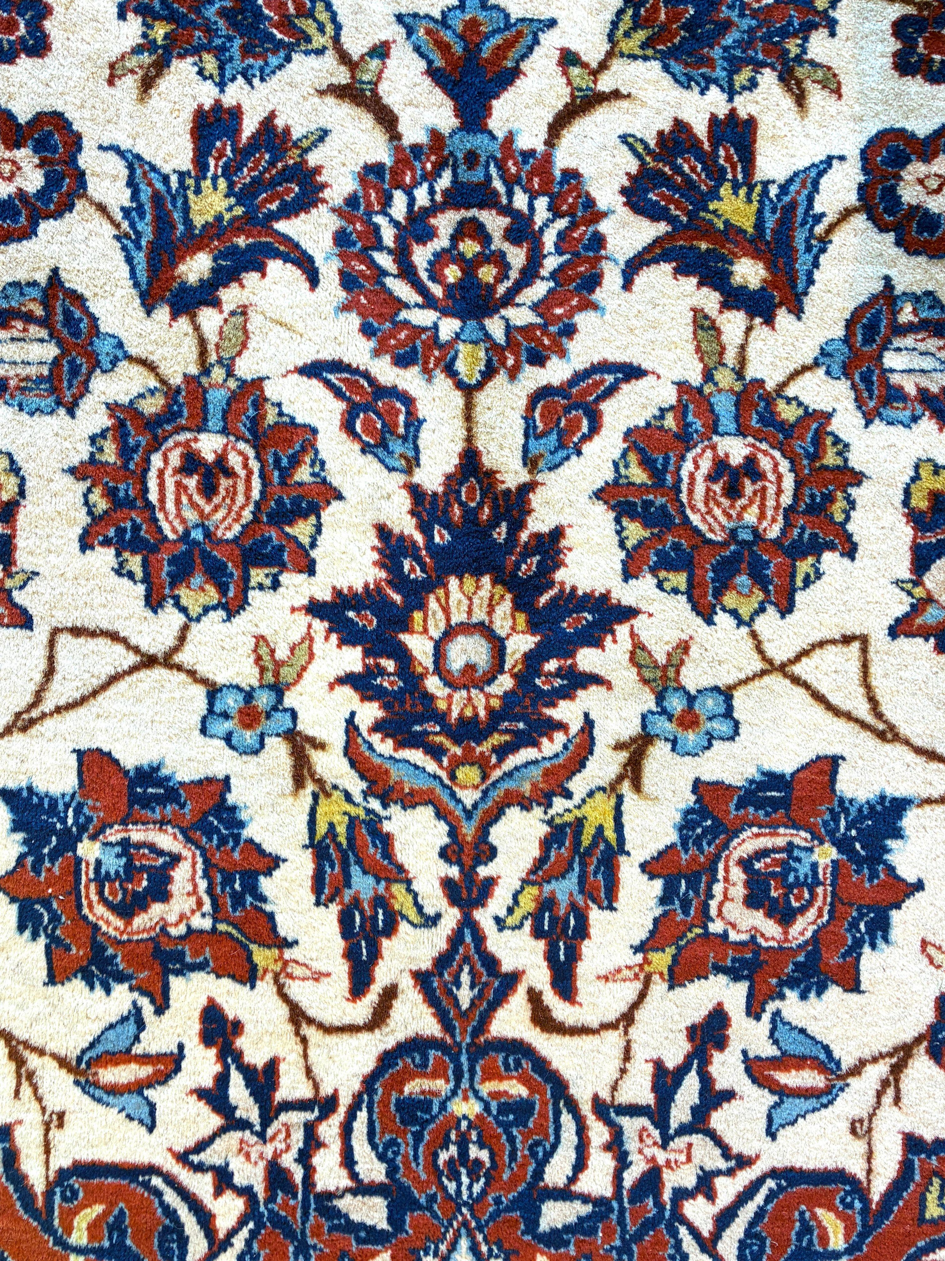 Annodato a mano Tappeto Isfahan, metà del XX secolo in vendita