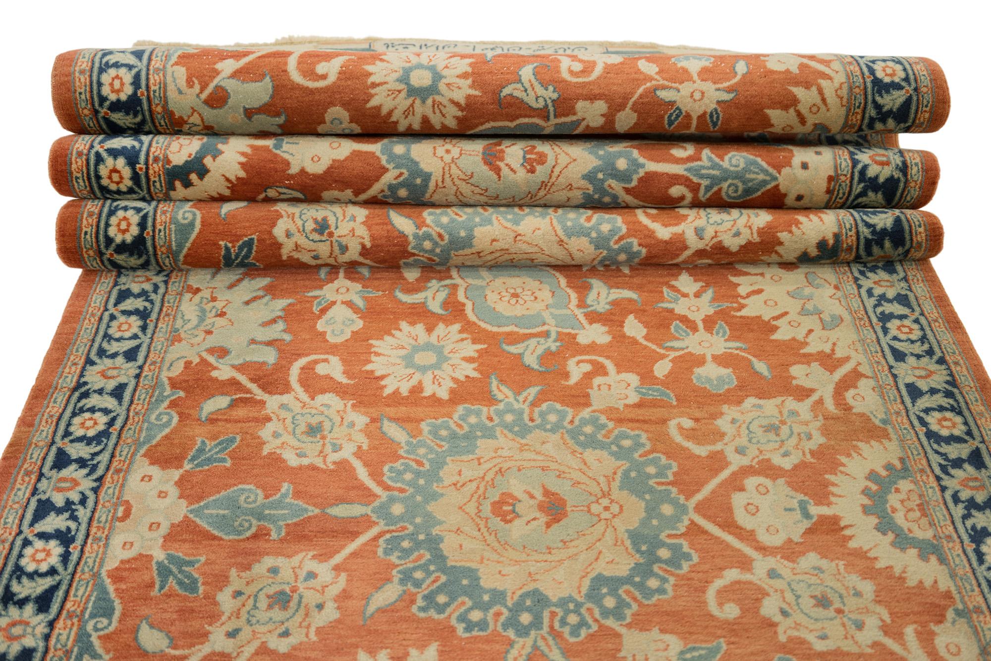 Isfahan Seyrafian Collection Läufer, handgeknüpft, 13,4 × 3,3 Fuß - rot und blau im Angebot 1