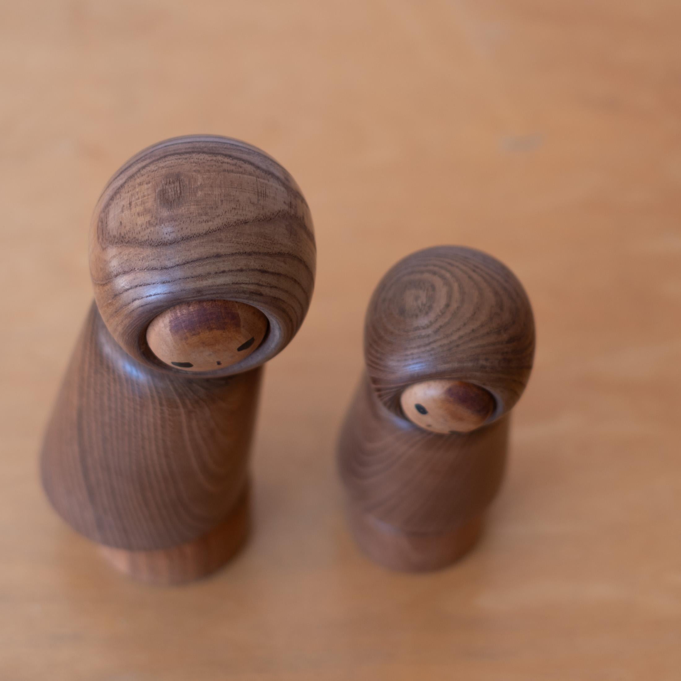 Ishihara Hideo Sculptures de poupées Kokeshi japonaises Signé en vente 2
