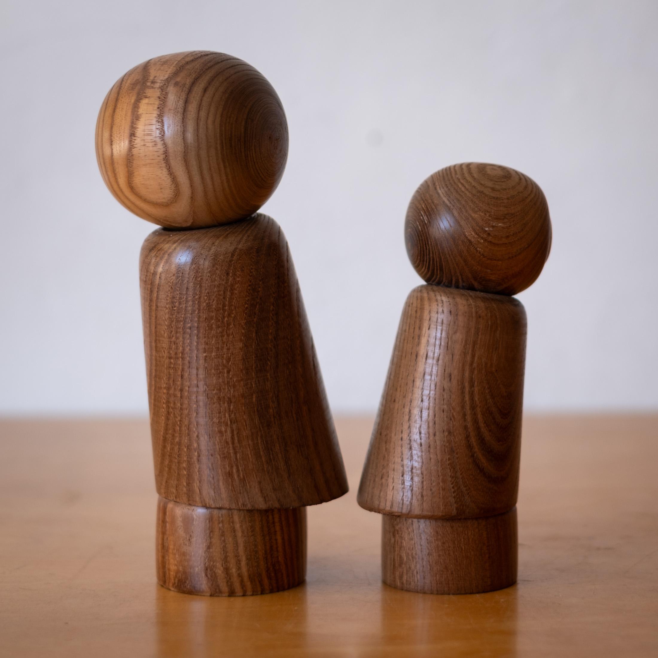 Ishihara Hideo Sculptures de poupées Kokeshi japonaises Signé en vente 4