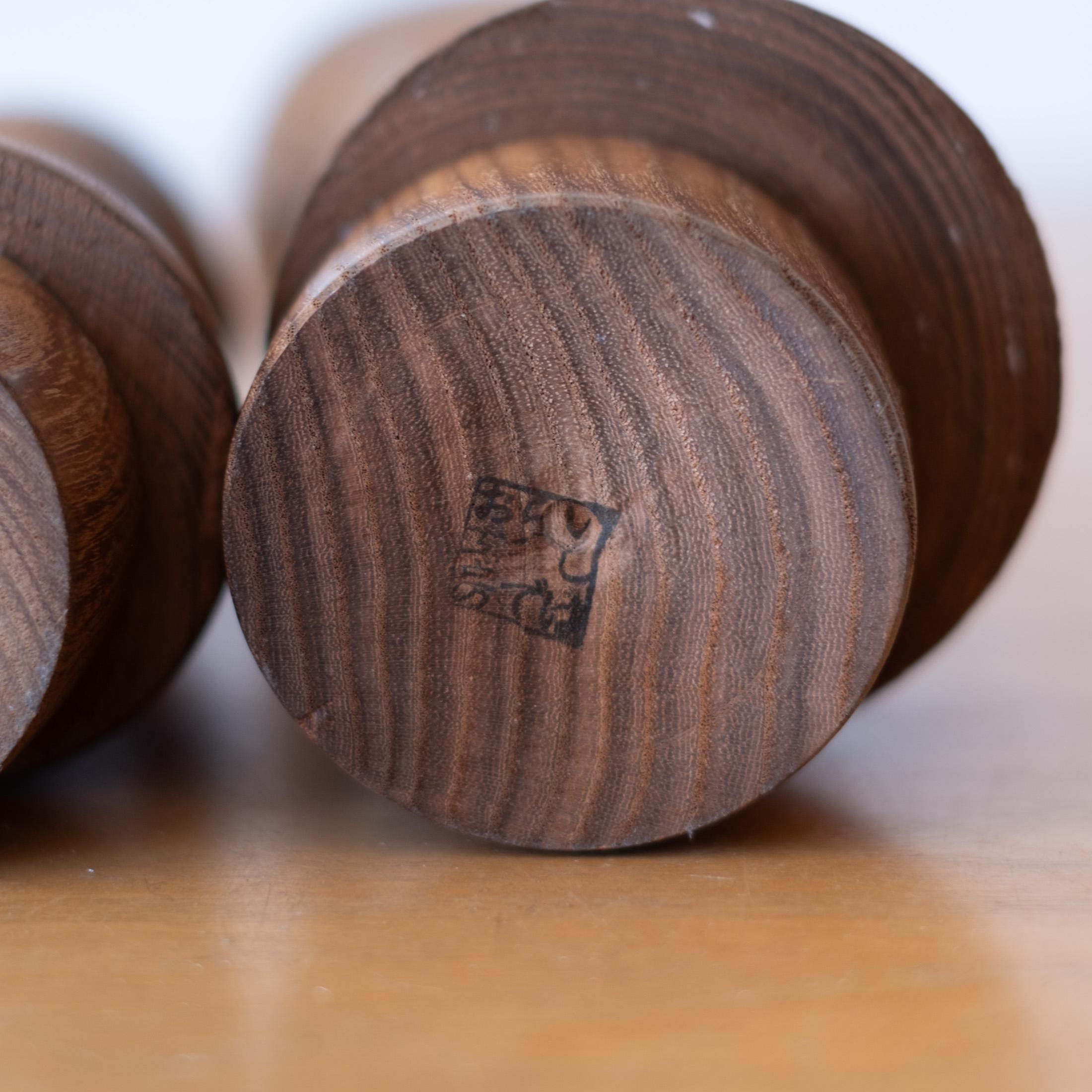 Ishihara Hideo Sculptures de poupées Kokeshi japonaises Signé Bon état - En vente à San Diego, CA