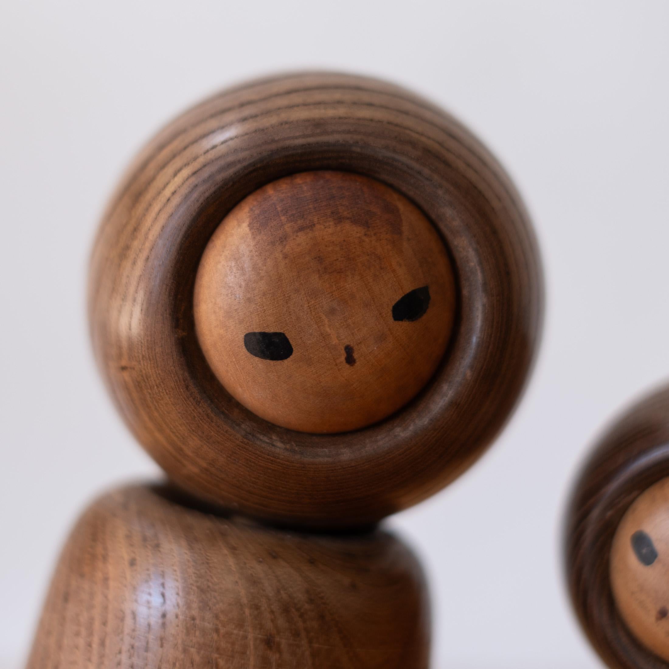Ishihara Hideo Sculptures de poupées Kokeshi japonaises Signé en vente 1