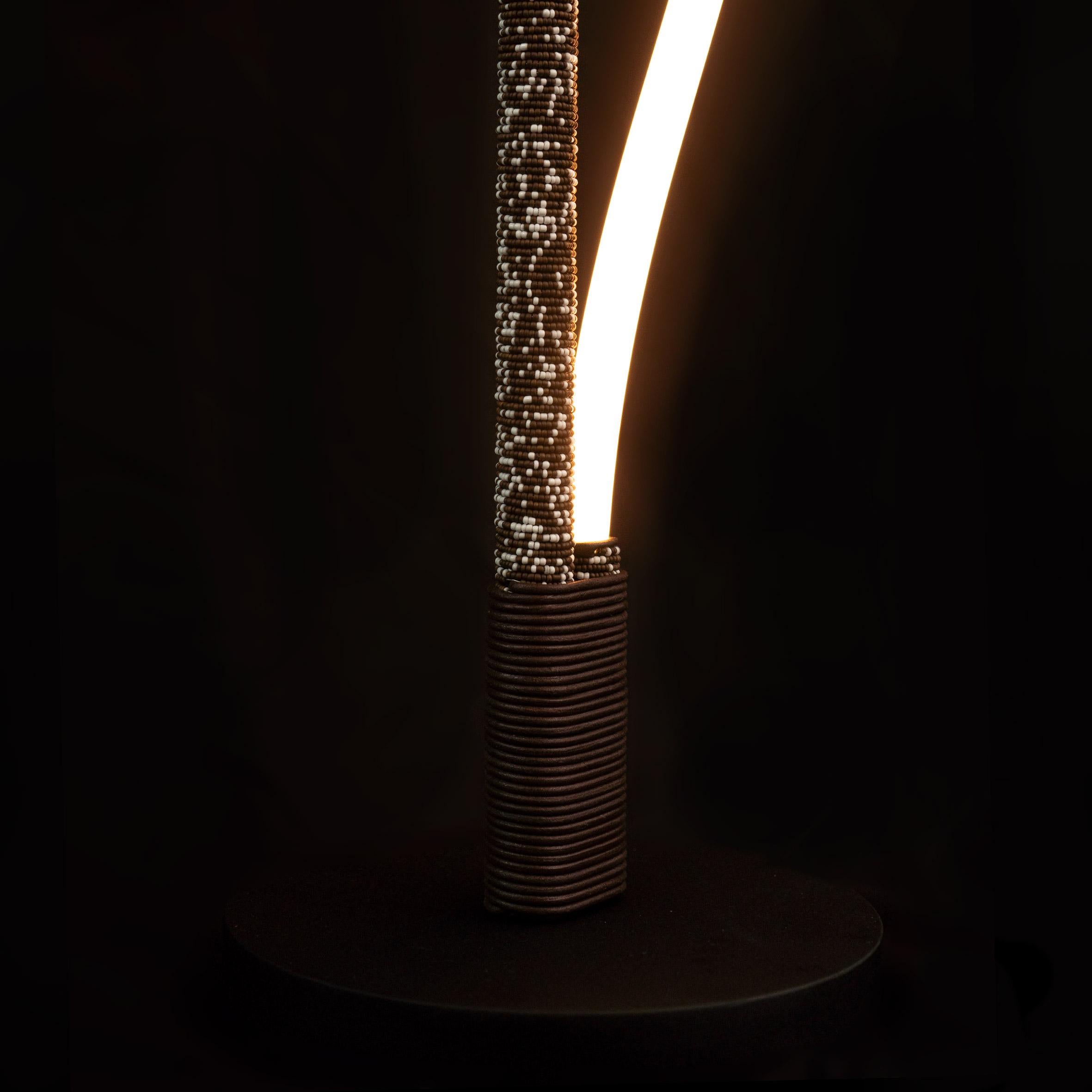Tribal ISIBO - Lampadaire à perles en vente