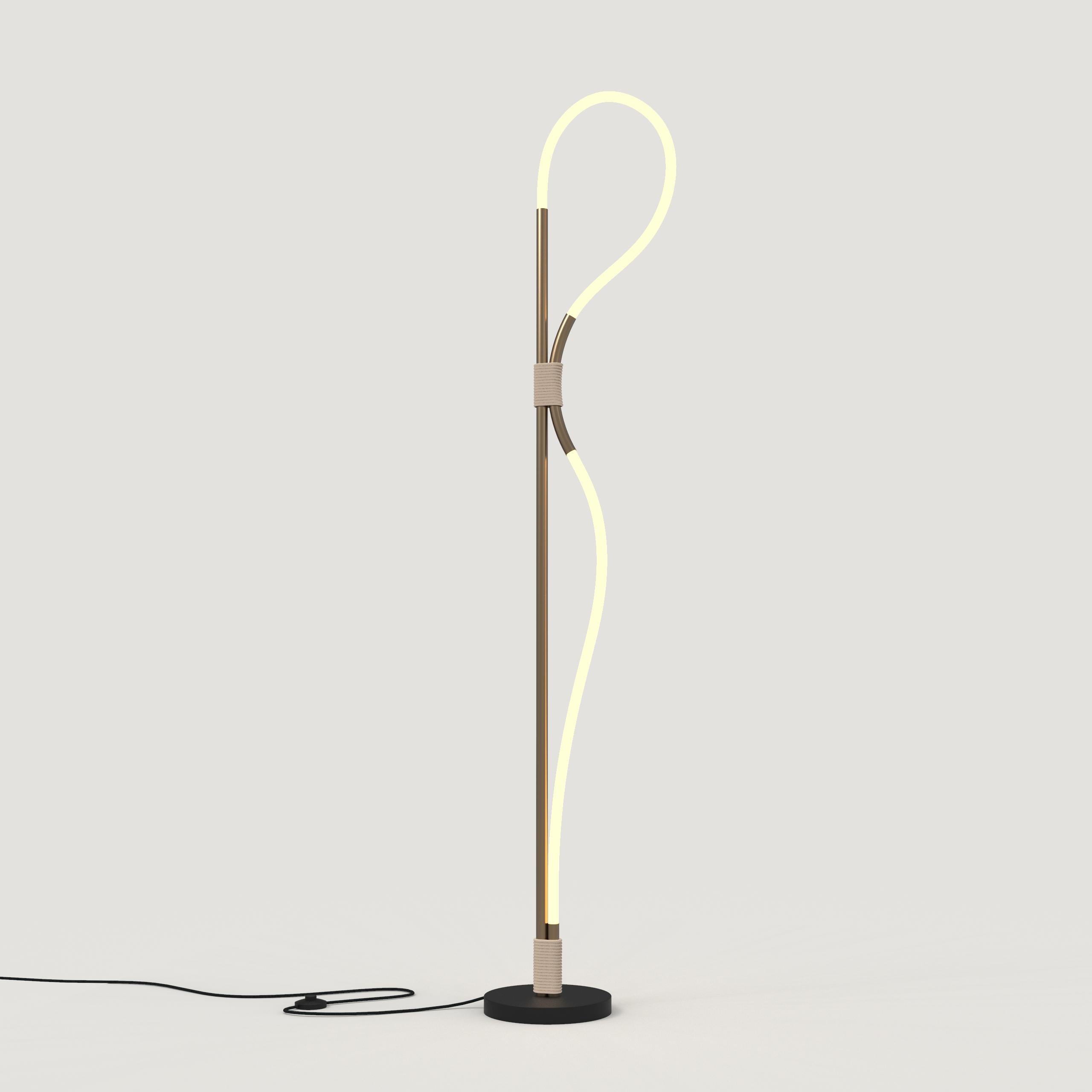 Fait main ISIBO Lampadaire en laiton en vente