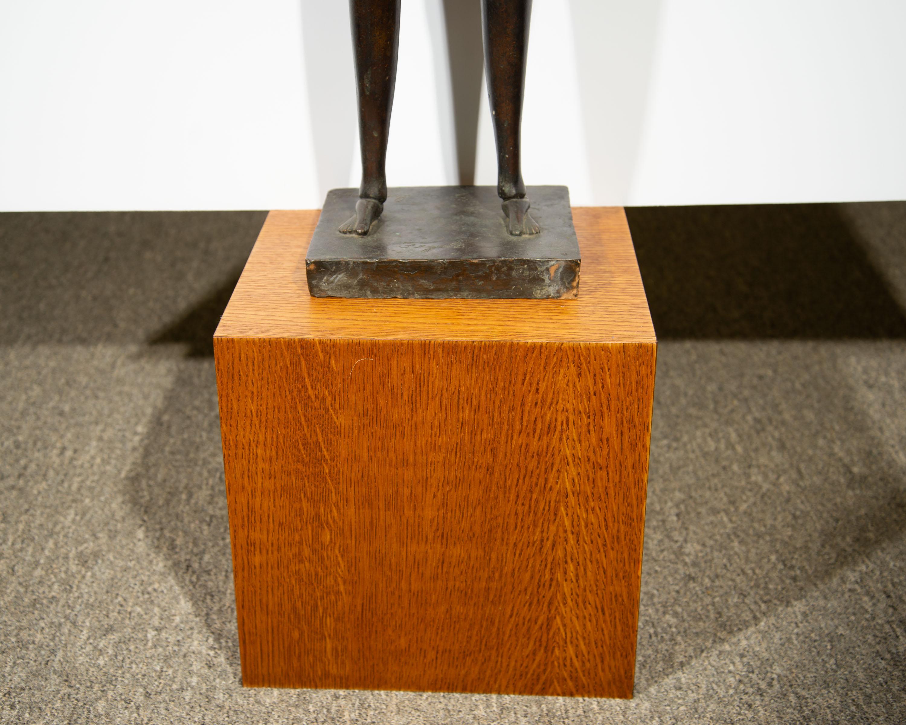 Eine abstrakte Bronzeskulptur des amerikanischen Künstlers Isidore Grossman (geboren 1908) aus dem Jahr 1955 mit dem Titel 