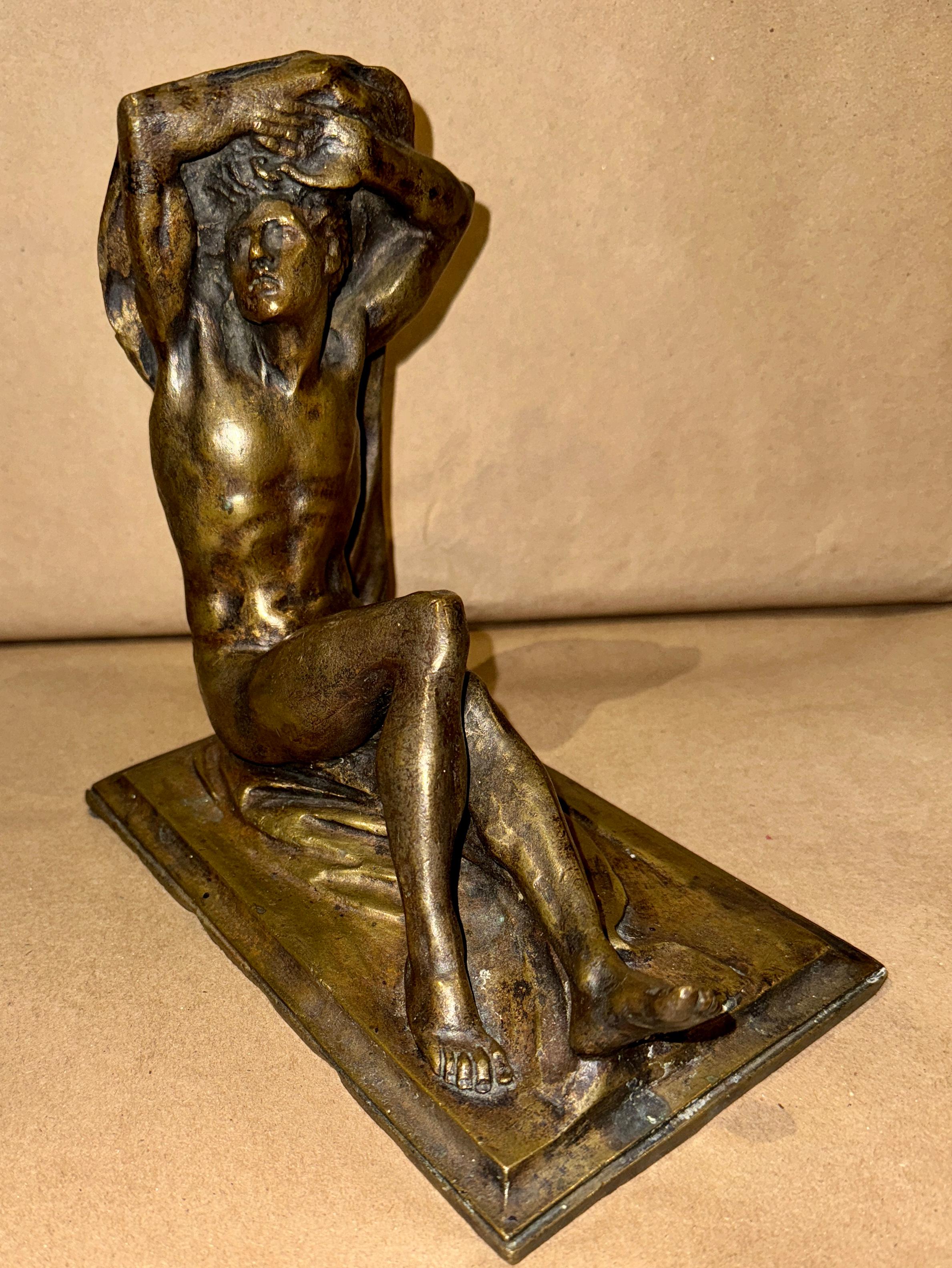 Rechteckiger Mann Ashcan, amerikanische Szene, Sozialrealismus, Gay Nude, frühes 20. Jahrhundert – Sculpture von Isidore Konti