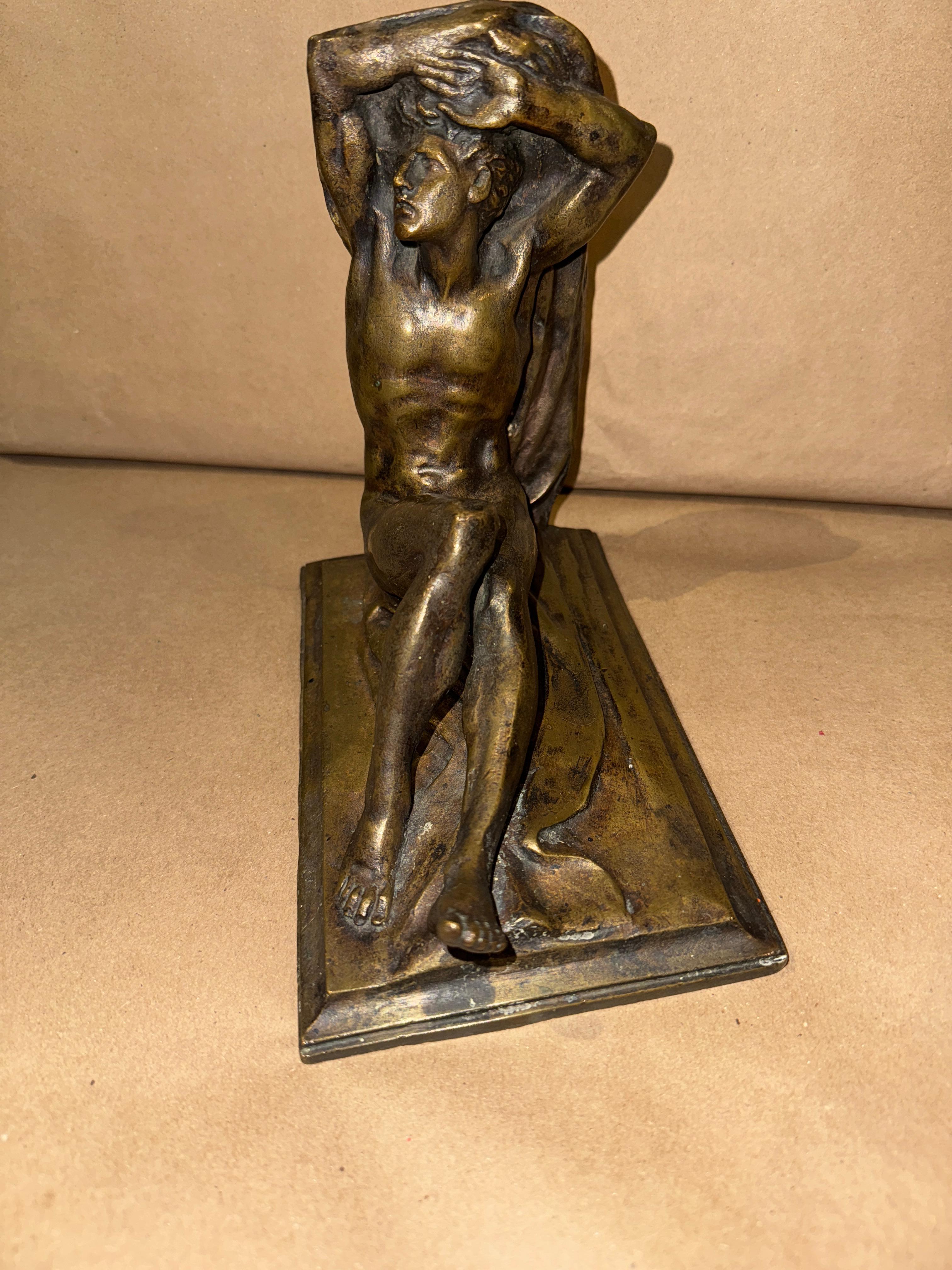 Rechteckiger Mann Ashcan, amerikanische Szene, Sozialrealismus, Gay Nude, frühes 20. Jahrhundert (Gold), Nude Sculpture, von Isidore Konti