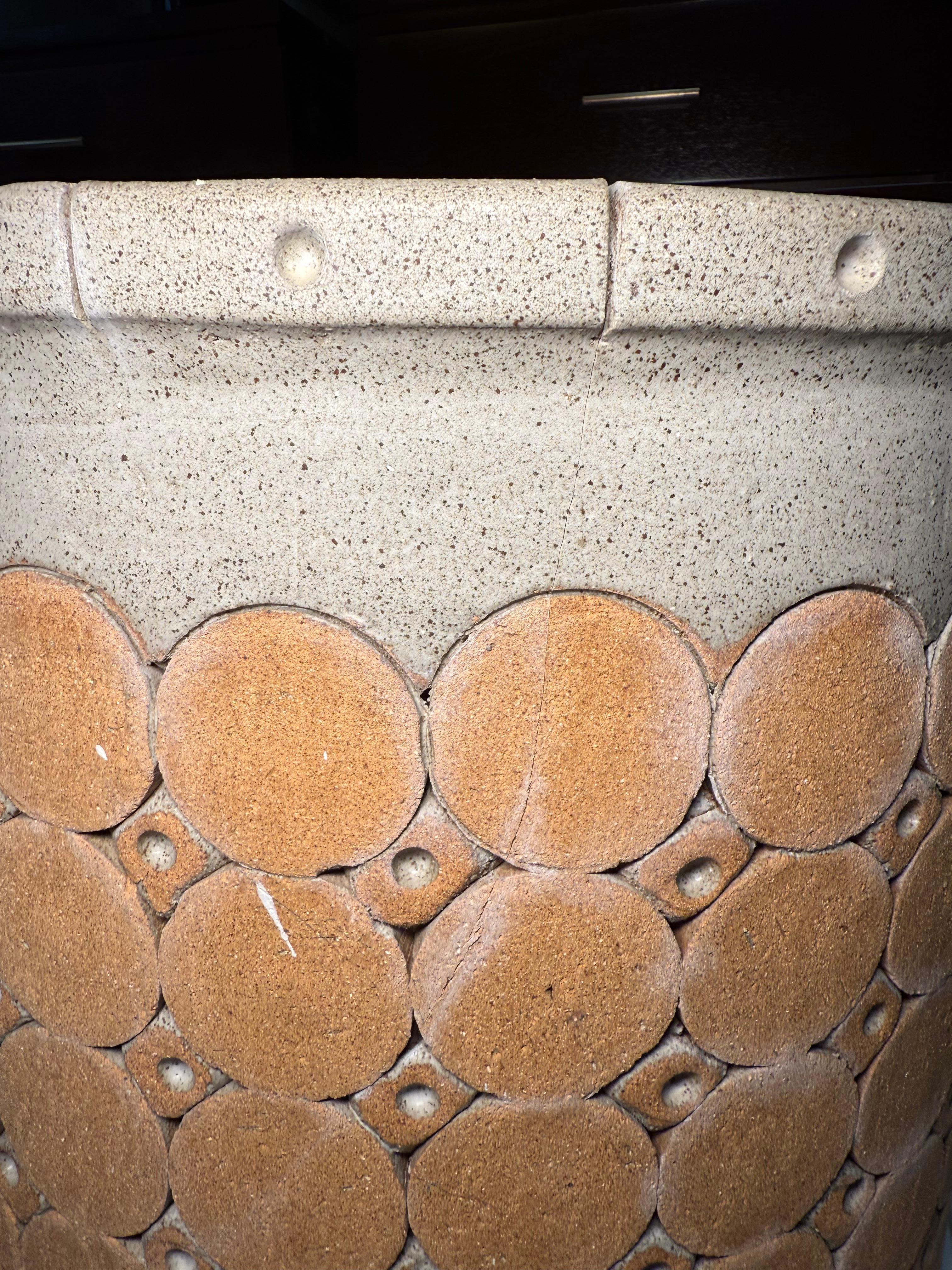 Isla Del Sol Puerto Rico Stoneware Round Planter In Good Condition For Sale In Guaynabo, PR