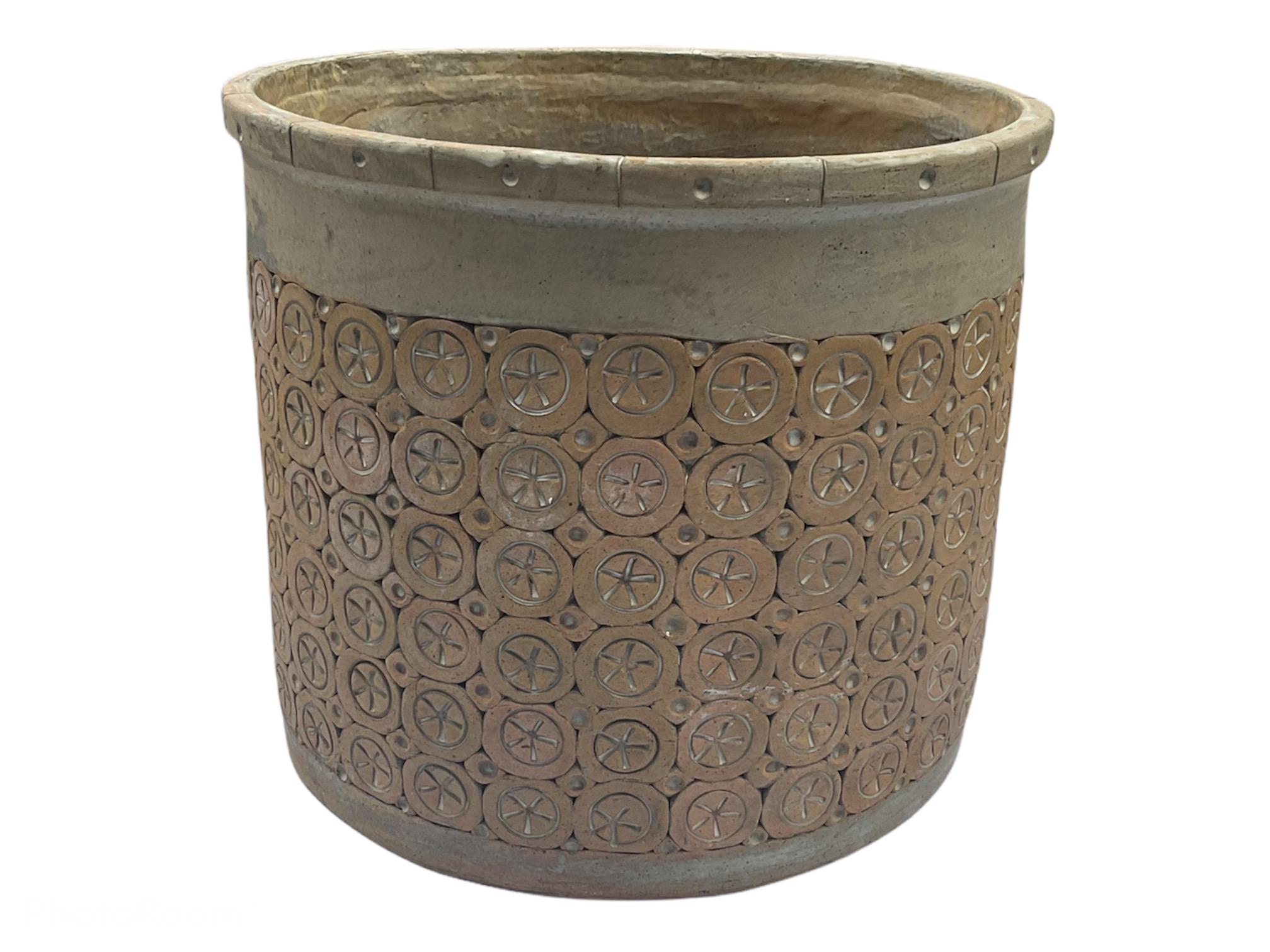 Hand-Crafted Isla Del Sol Puerto Rico Stoneware Round Planter