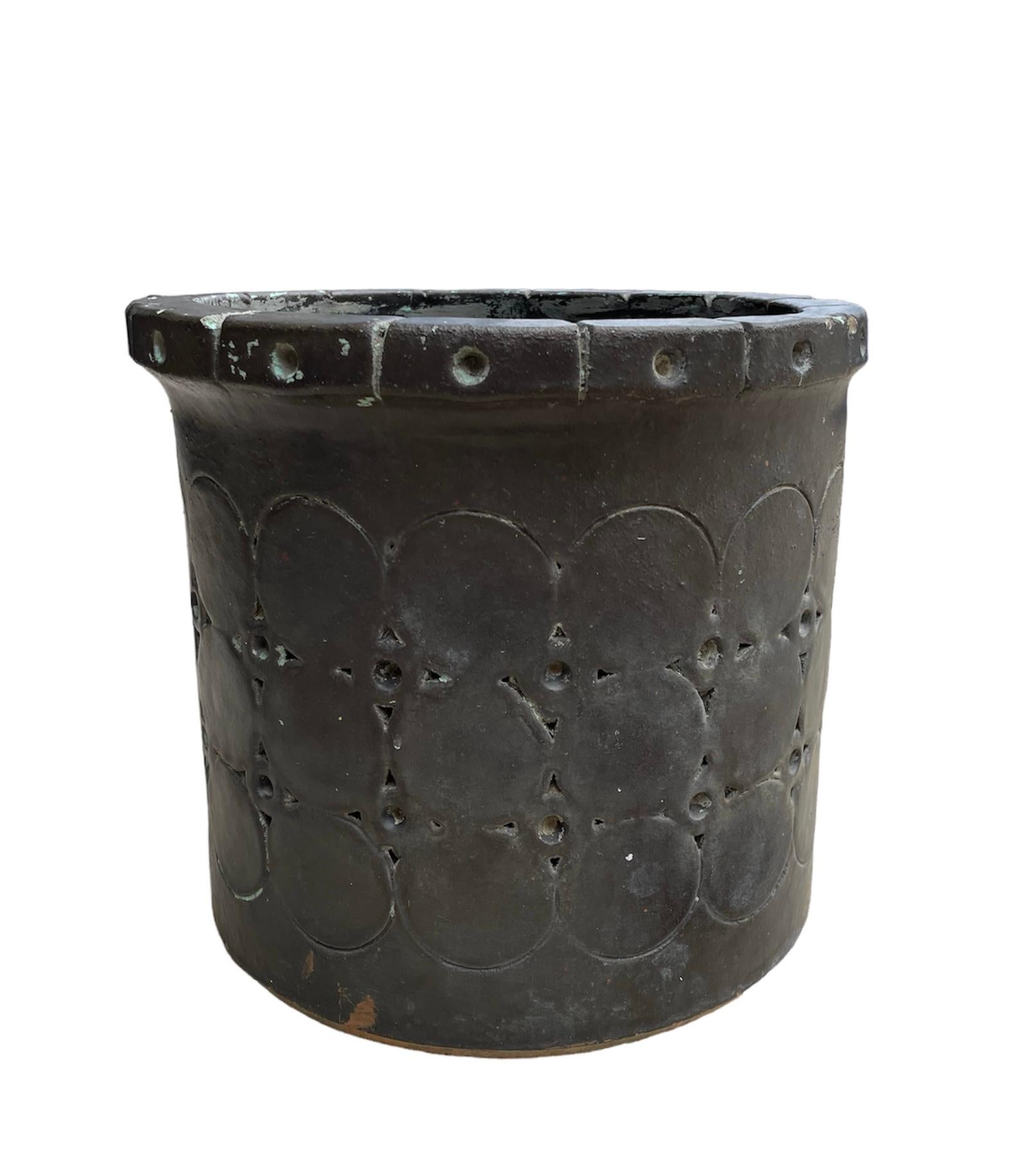 Modern Isla Del Sol Stoneware Round Planter