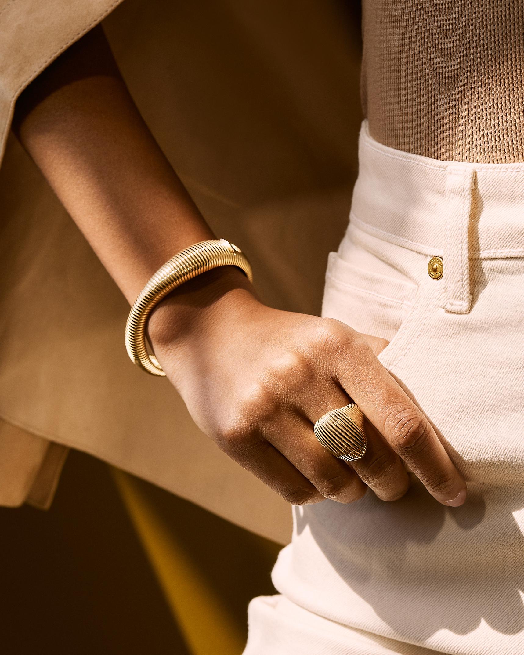 Isla brings form to Pamela’s love of working with texture and shape. A gleaming finish of polished ridges and sandblasted channels evokes both the nobility of ancient worlds and the glamour of the 70’s.

18K yellow gold, 69.26g
Width 15mm to 9mm,