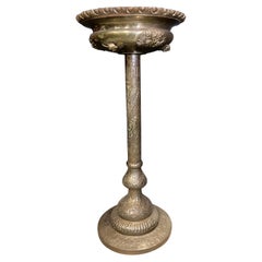 Islamische arabische maurische Jardiniere aus Messing auf Stand