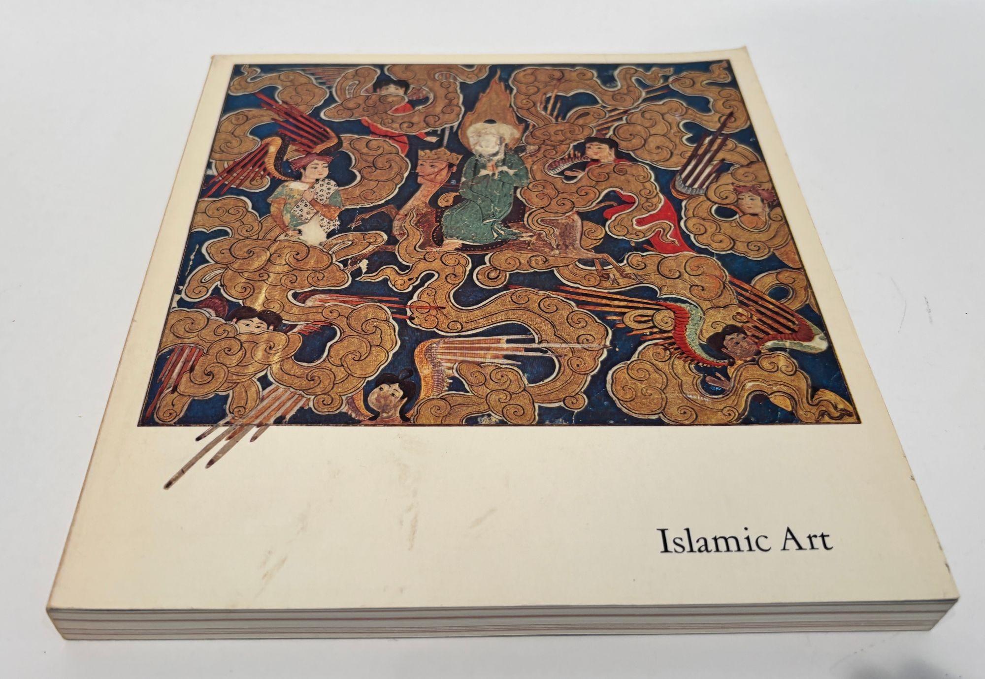 Arte islamica, La collezione Nasli M. Heeramaneck 1 gennaio 1973 Libro in brossura
Dono di Joan Palevsky/
Pal, Pratapaditya Pal (a cura di)
Titolo: Arte islamica: Il Nasli M. I. Heeramaneck .
Editore: Los Angeles County Museum of Art, Los Angeles,