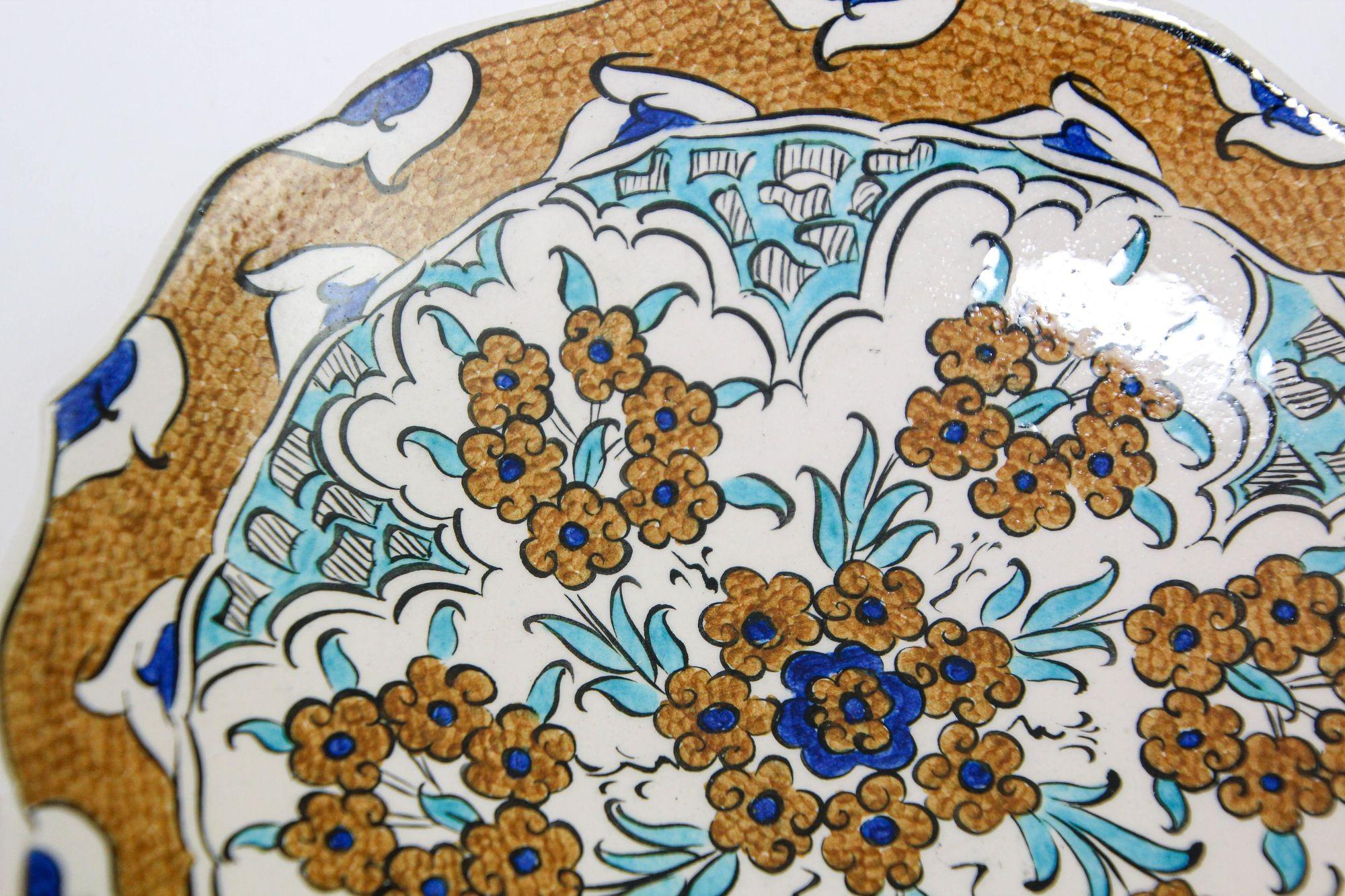 Handmade decorative wall plate, hand painted and signed by the artist.
Hand Painted small Decorative wall plate after an original Iznik 16th C. Ottoman design.
This plate is hand painted with an intricate design with floral and foliages in teal,