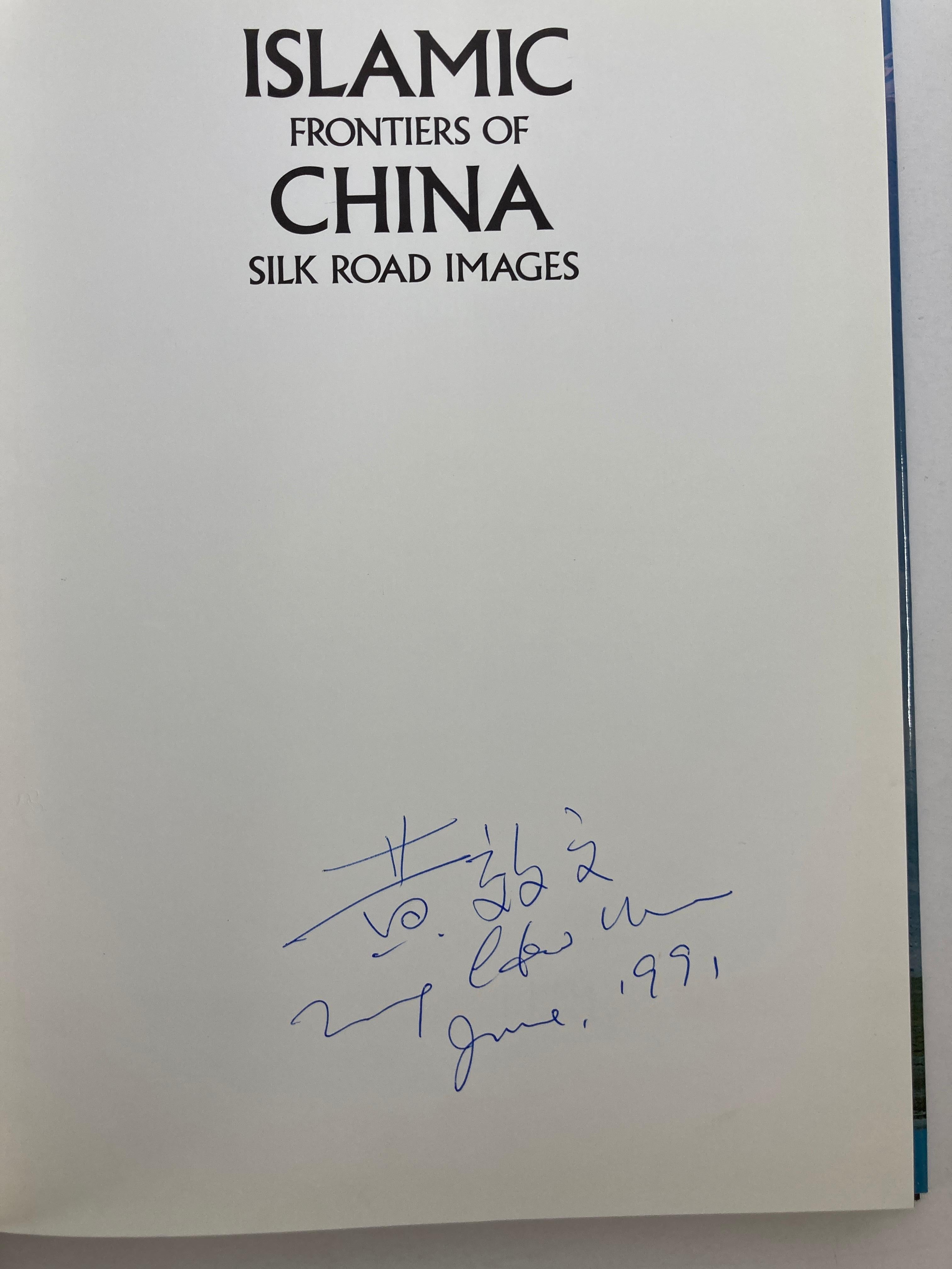 Islamische Islamic Frontiers Of China, Seidenstraßenbilder, Couchtisch, Buch, signiert (Ende des 20. Jahrhunderts) im Angebot
