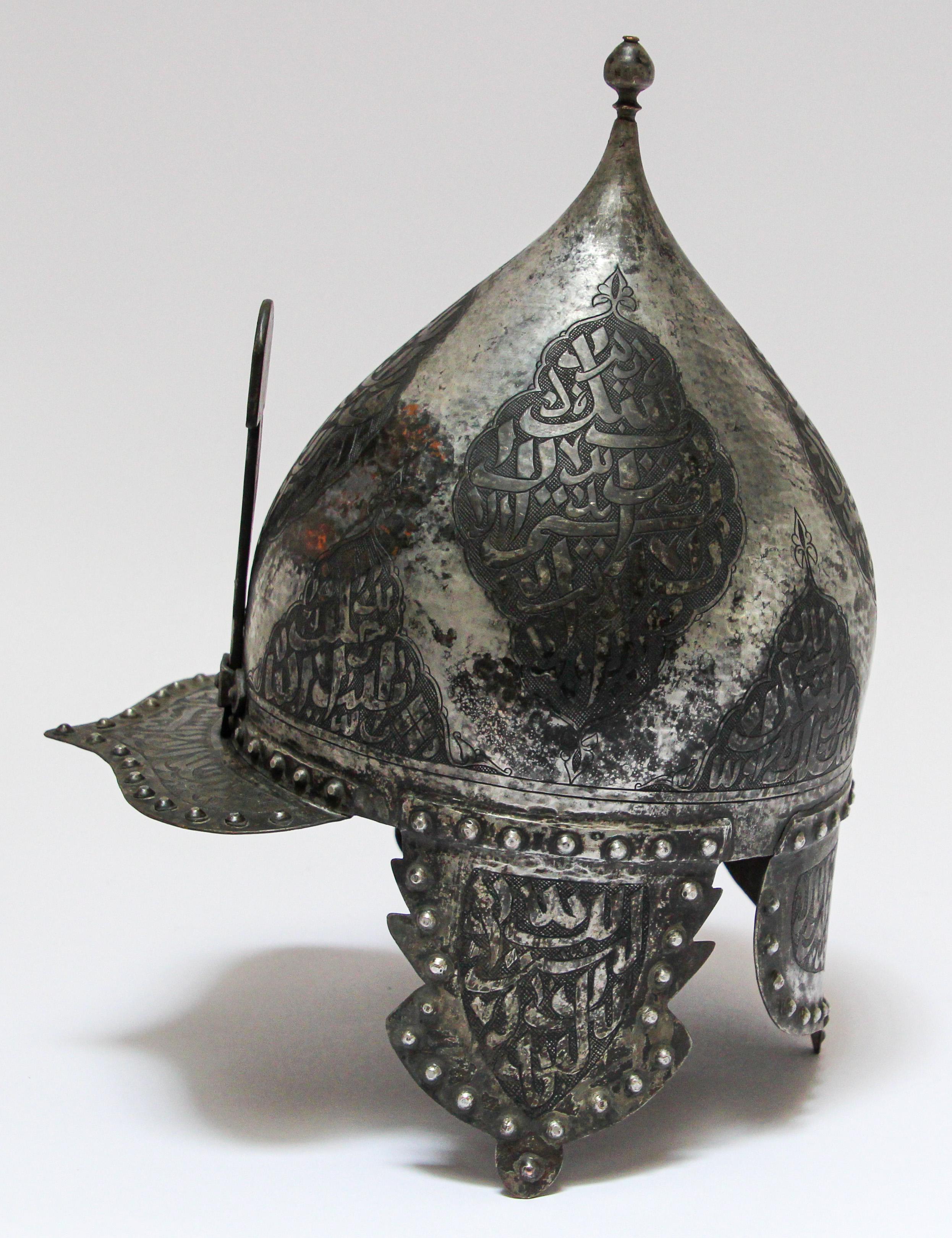 Islamique Casque islamique persan indo-indien Kulah Khud avec inscription arabe en vente