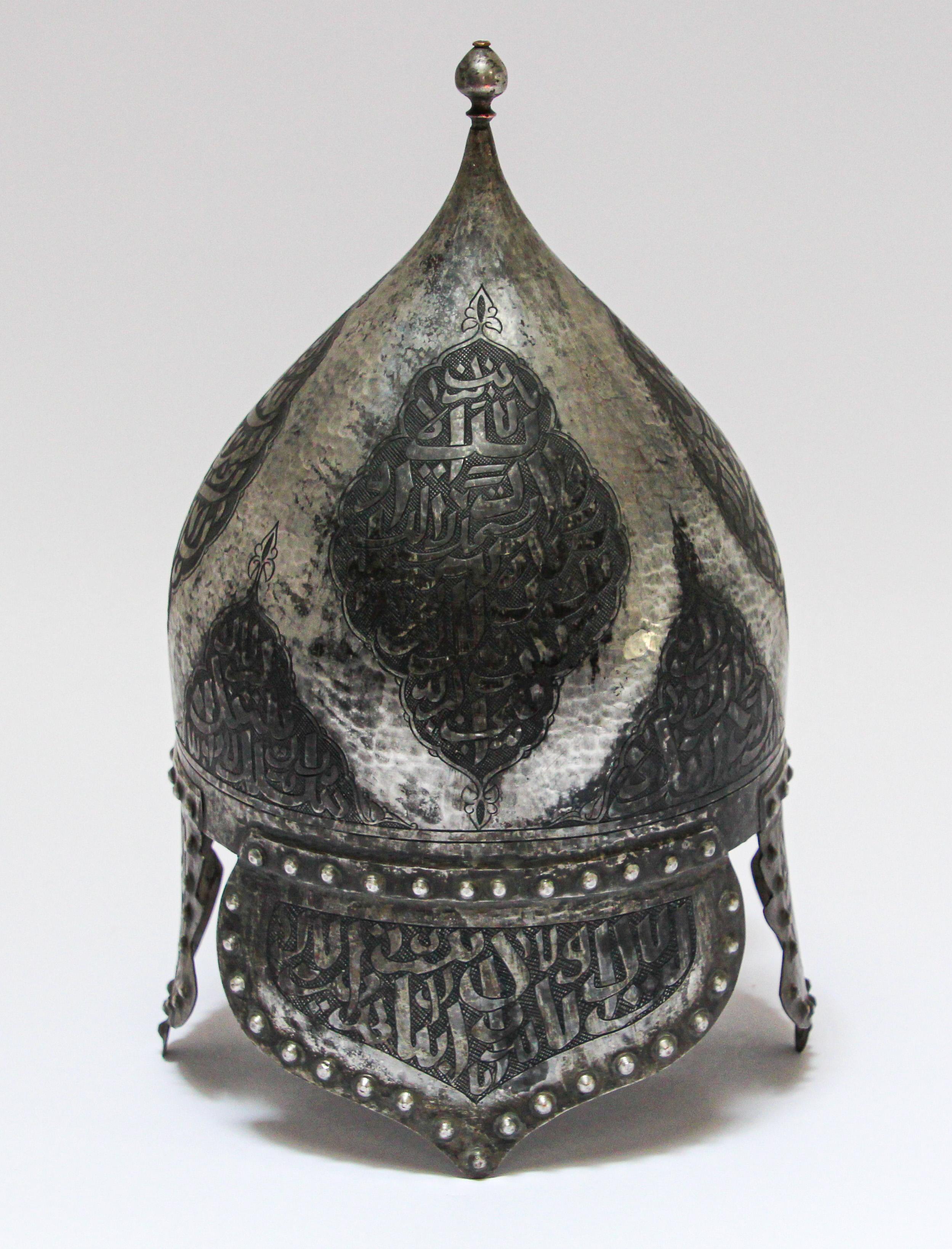 Indien Casque islamique persan indo-indien Kulah Khud avec inscription arabe en vente