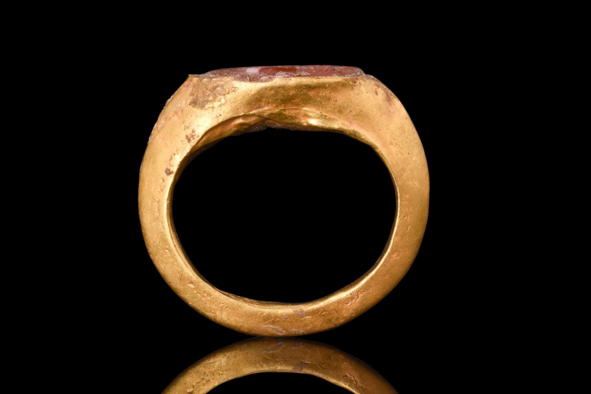 Islamic Intaglio in Sasanian Gold Ring For Sale 1