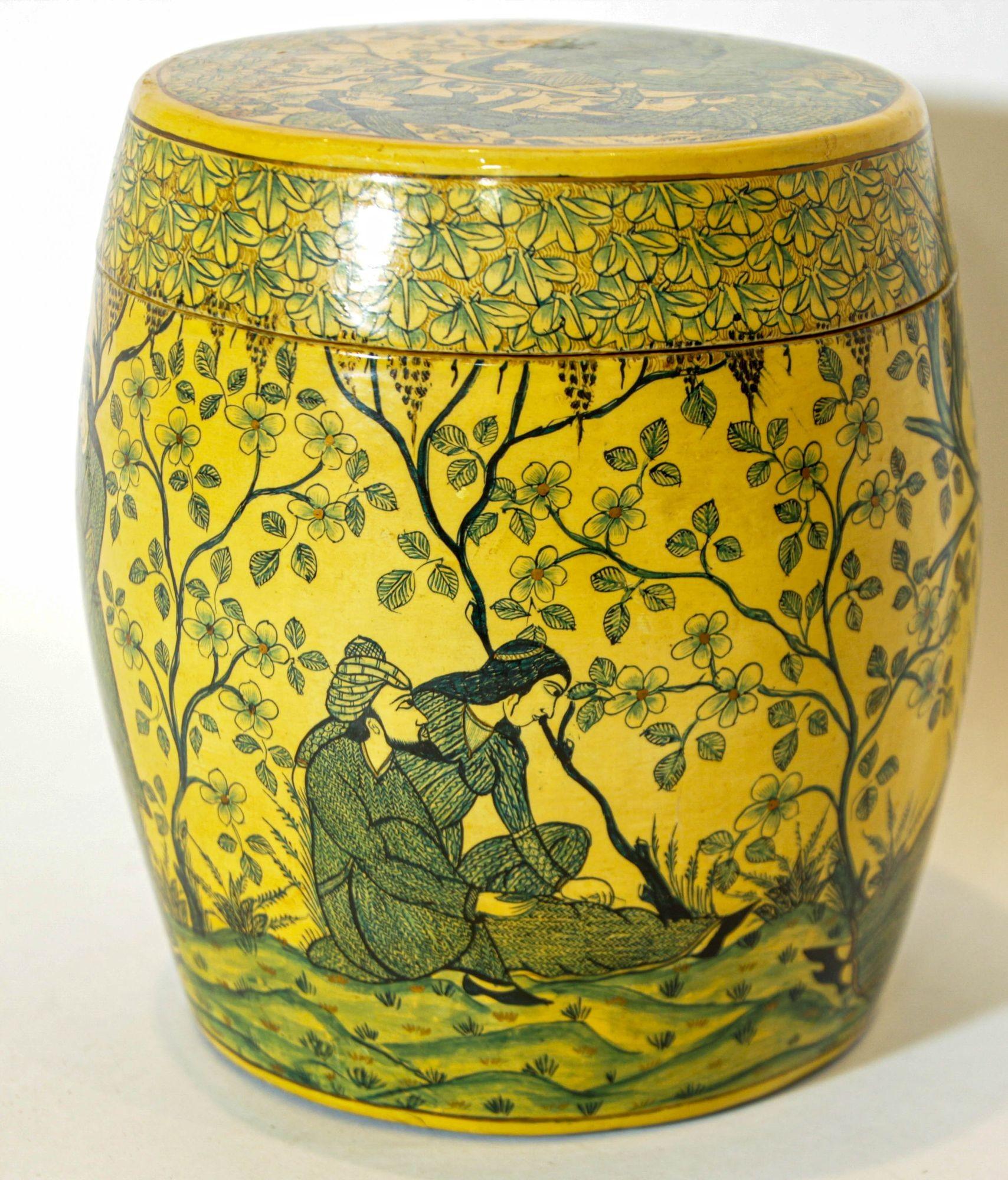 Boite à thé islamique en papier mâché peint à la main Cachemire 1950s en vente 2