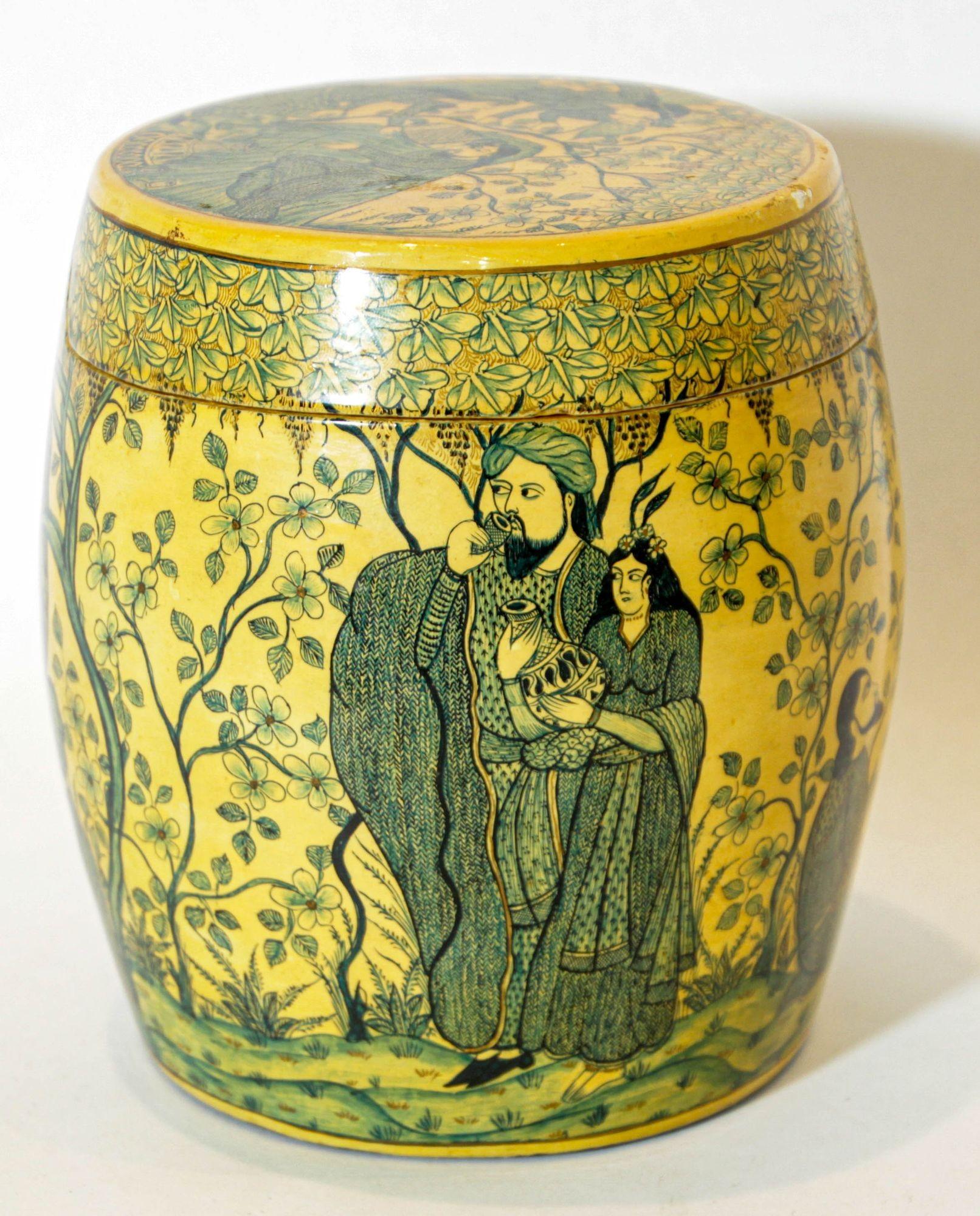 Islamique Boite à thé islamique en papier mâché peint à la main Cachemire 1950s en vente