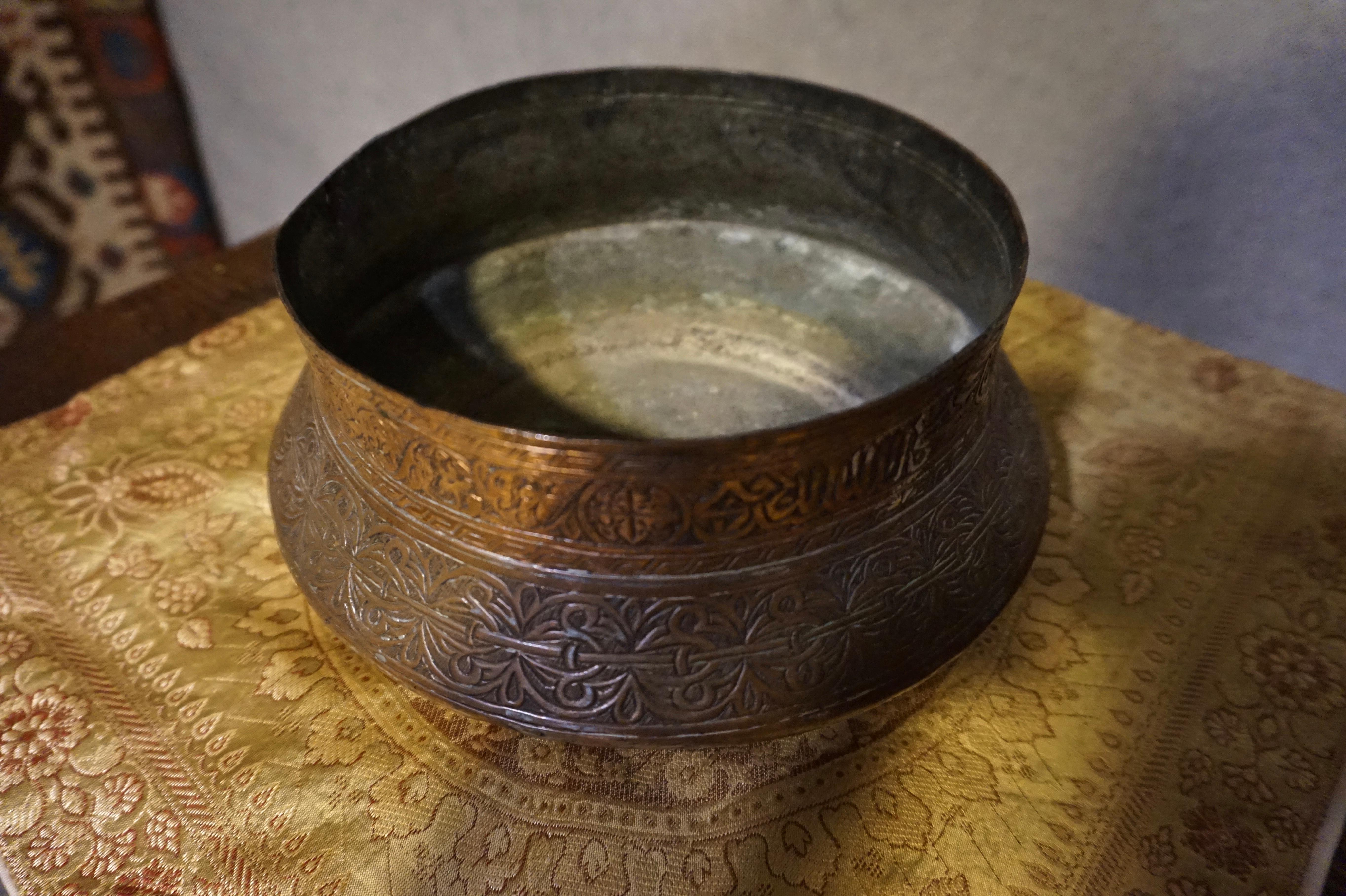 Islamic Ottoman Hand Engraved Copper and Bronze Bowl Kufic Script In Good Condition For Sale In Vancouver, British Columbia