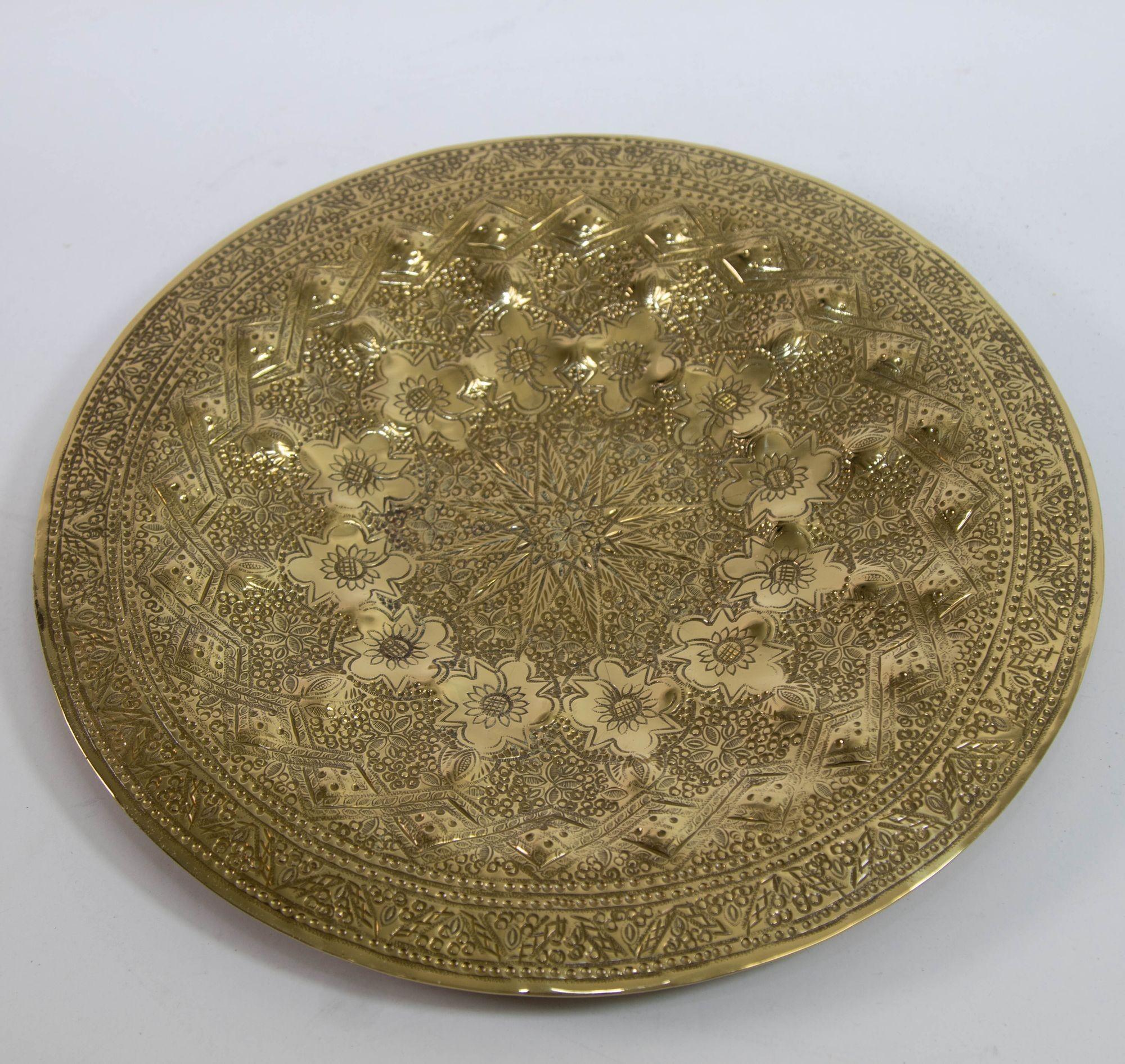 Islamic Persian Polished Brass Tray Collectible Metal Work Platter 10 inches D. For Sale 2