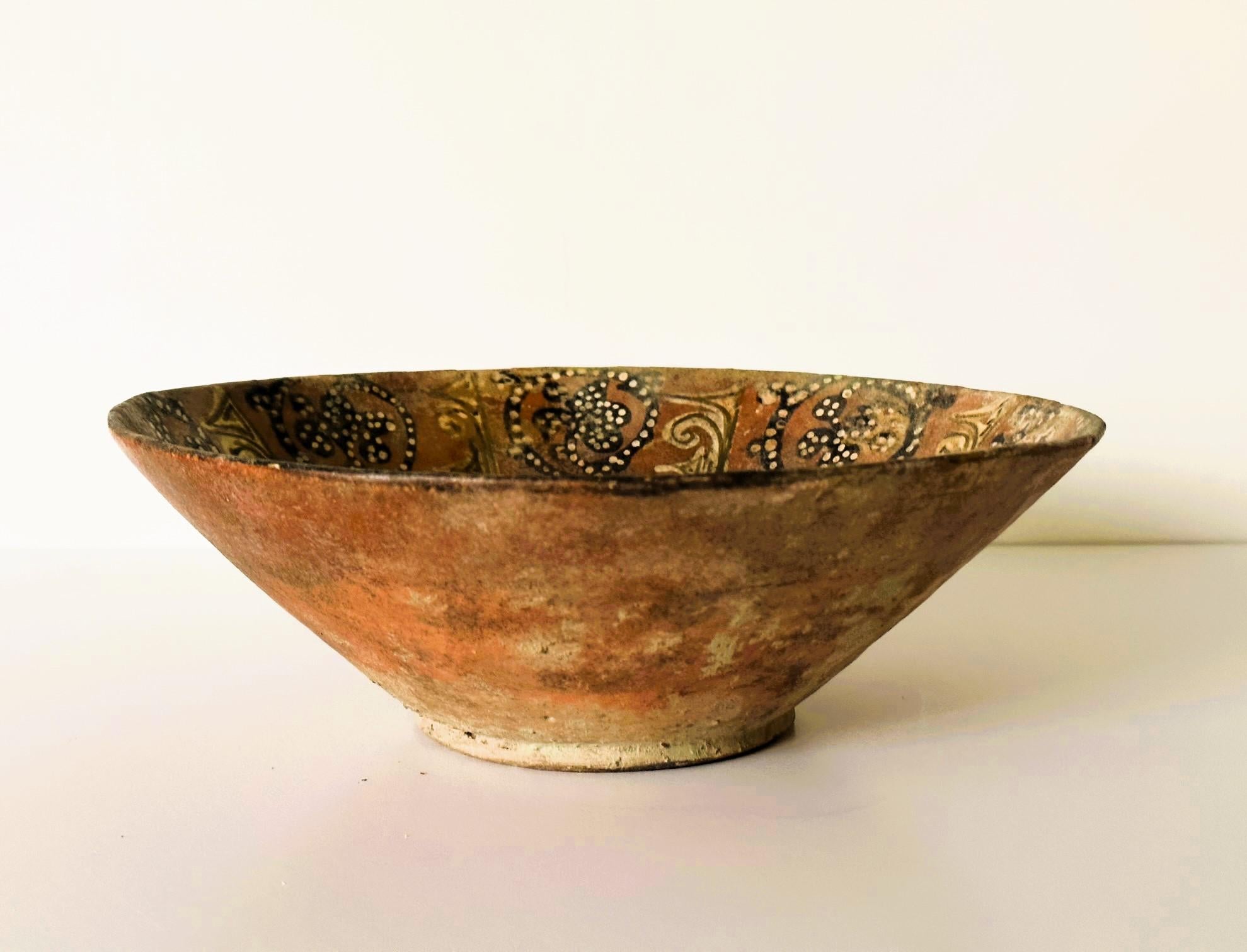 Islamique Bol en poterie islamique Nishapur en vente