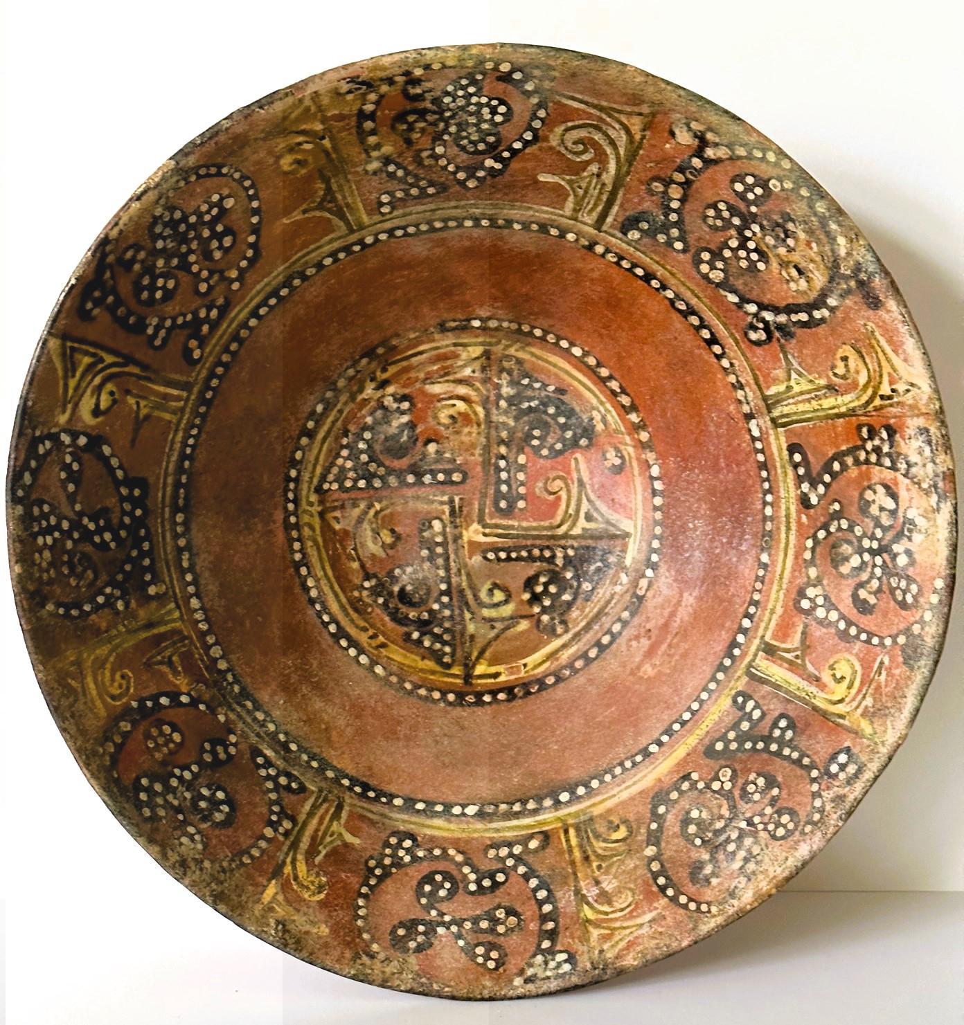 Islamic Pottery Bowl with Slip Paint Nishapur  For Sale 1