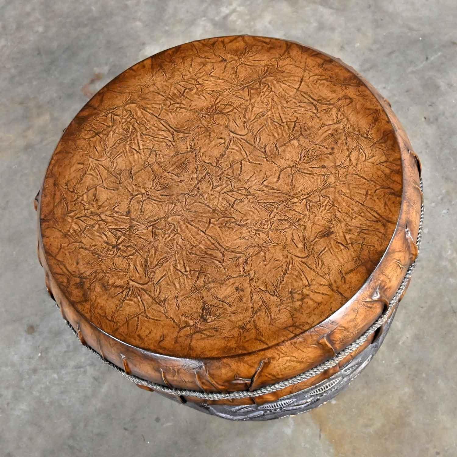 Tribal Table d'appoint ou grande table  tambour en rsine tribale Tiki de style Boho Chic en vente