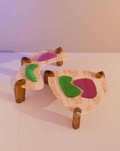 Tables basses Islas, bois de loupe et résine cristalline, design contemporain