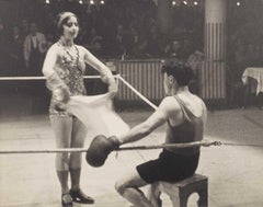 Boxe, Moulin Rouge, Parigi, 1931 - Ilse Bing (Fotografia in bianco e nero)