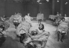 Ballerine di Cancan, Moulin Rouge, Parigi, 1931 - Ilse A. Bing (Fotografia B/N)
