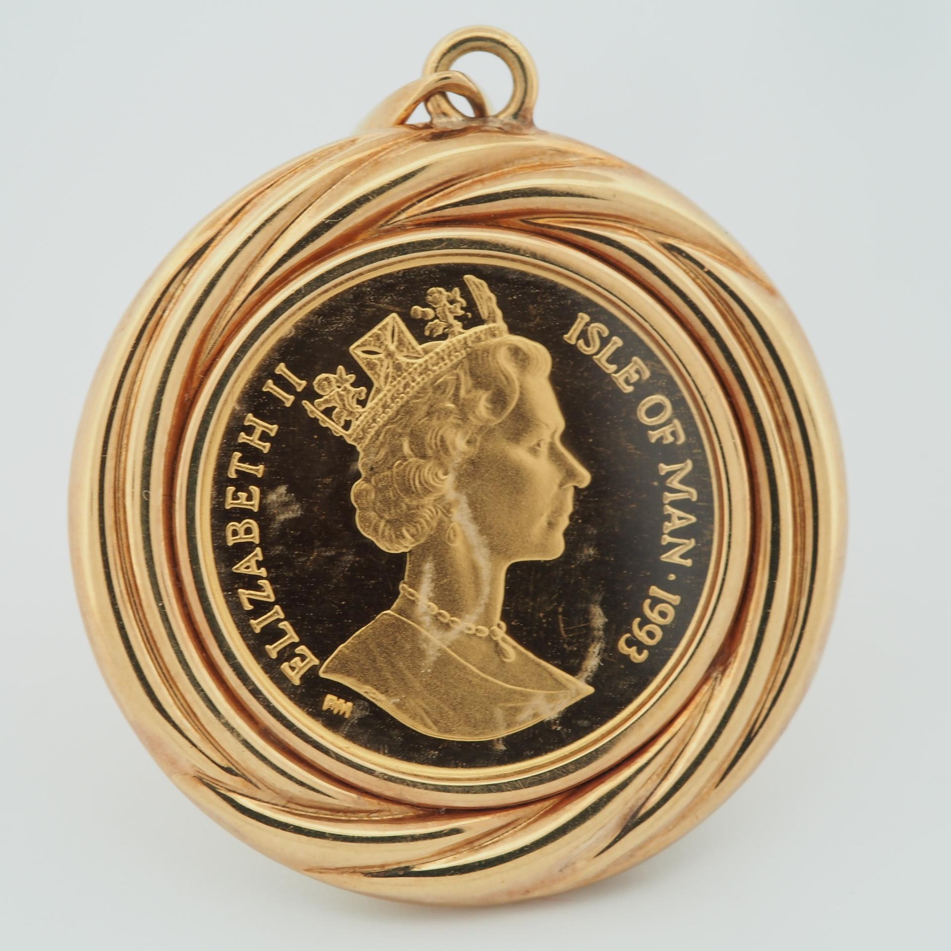 Women's or Men's Isle of Man 1993 Maine Coon Elizabeth II Coin 1/10 oz Crown Gold Pendant Top For Sale