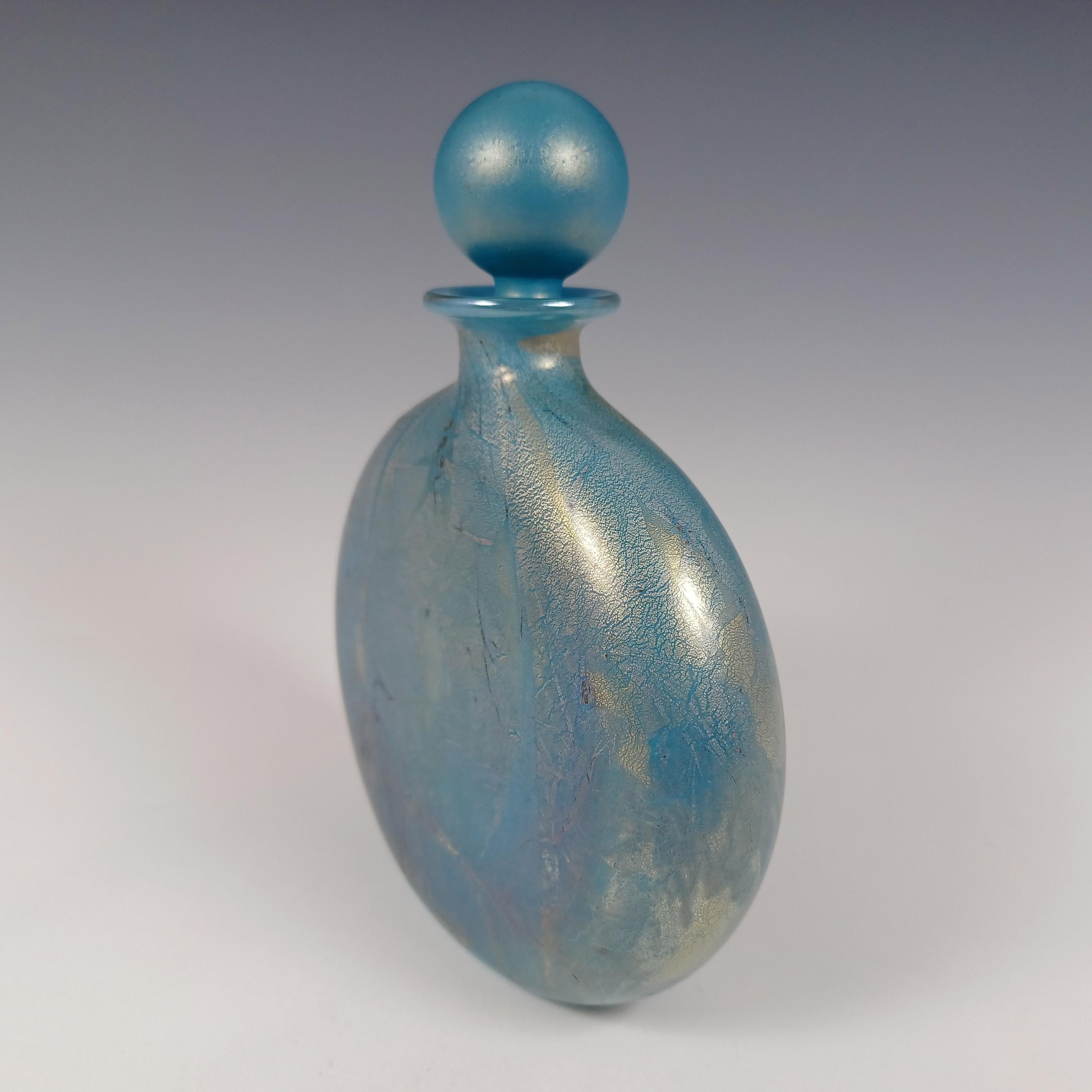 Fin du 20e siècle Flacon de parfum en verre «Azurene Turquoise » Isle of Wight Studio en vente