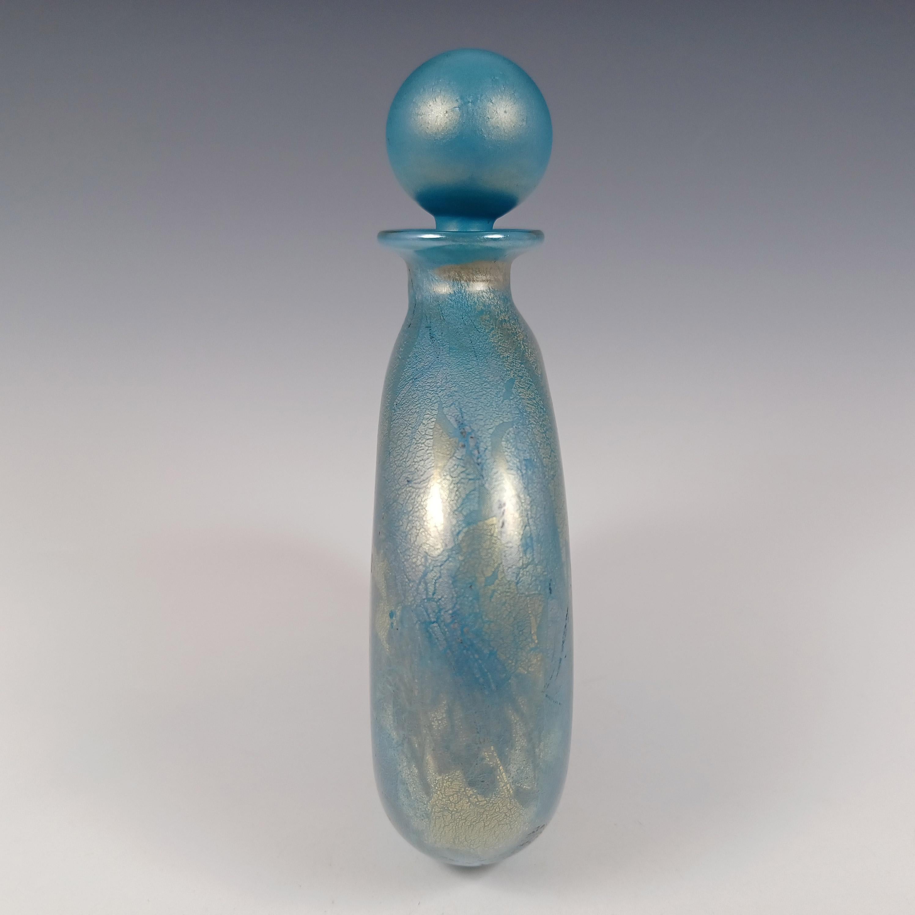 Verre Flacon de parfum en verre «Azurene Turquoise » Isle of Wight Studio en vente